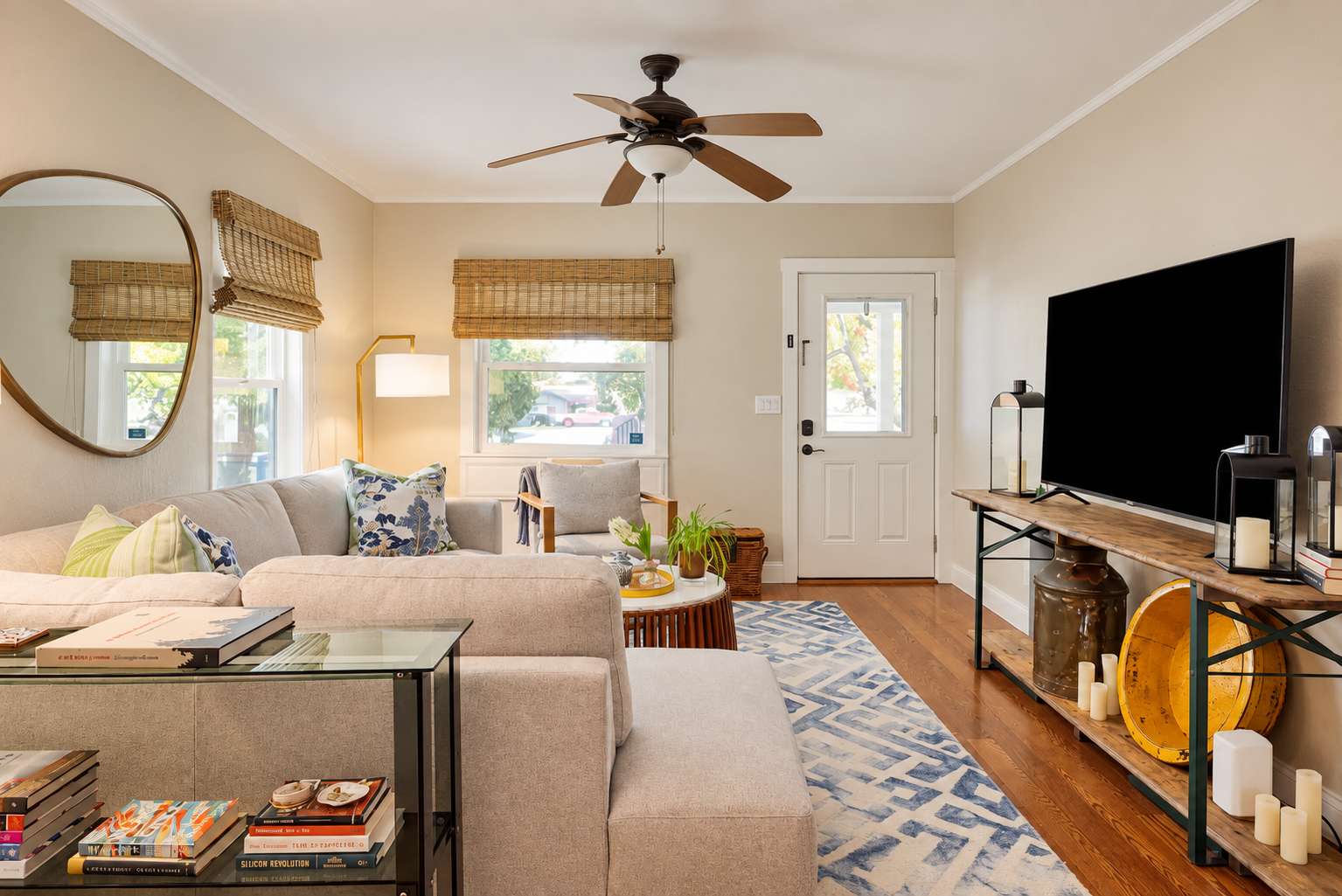 Stylish Retreat. Grand Private Yard. Fire Pit. A/C