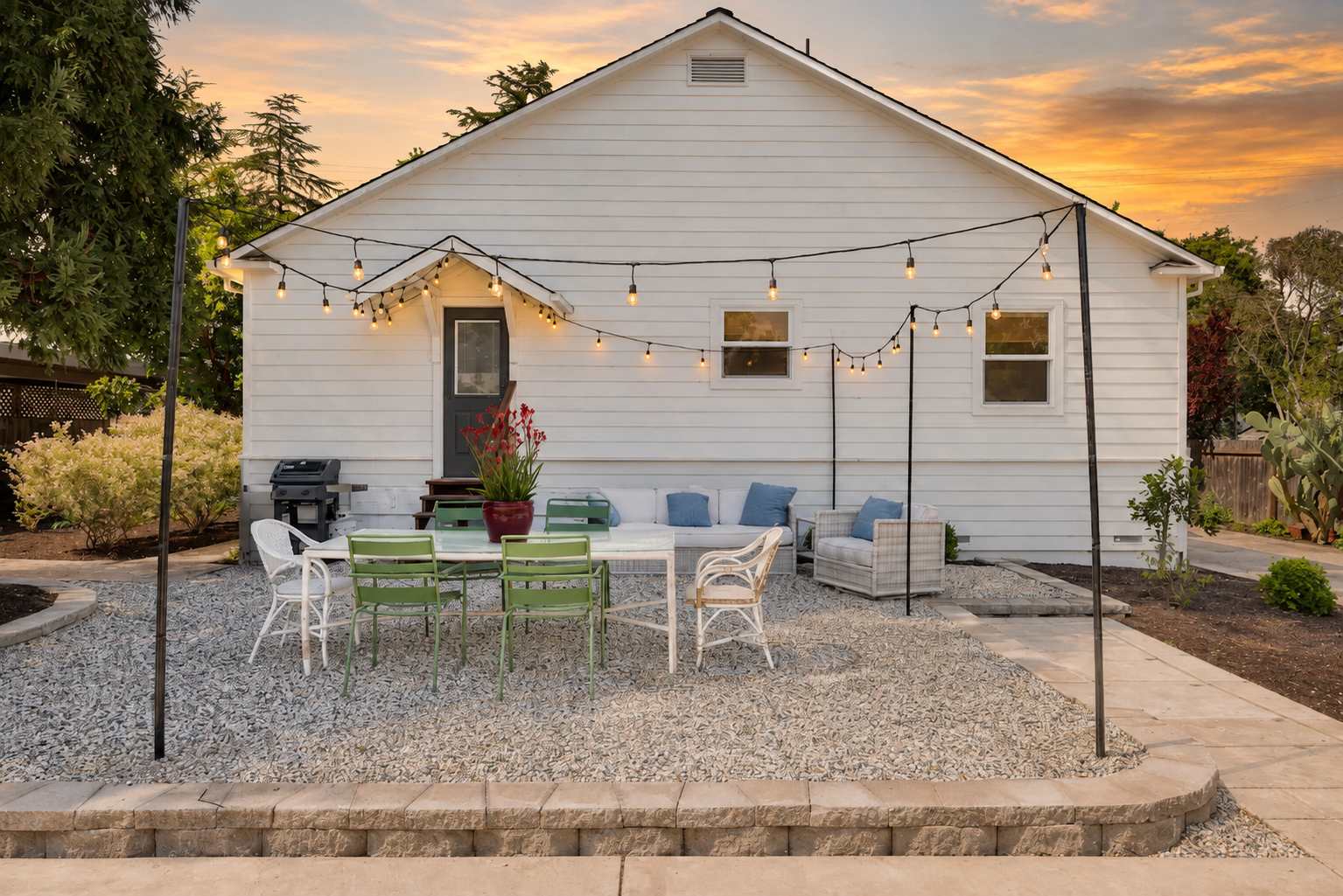 Stylish Retreat. Grand Private Yard. Fire Pit. A/C