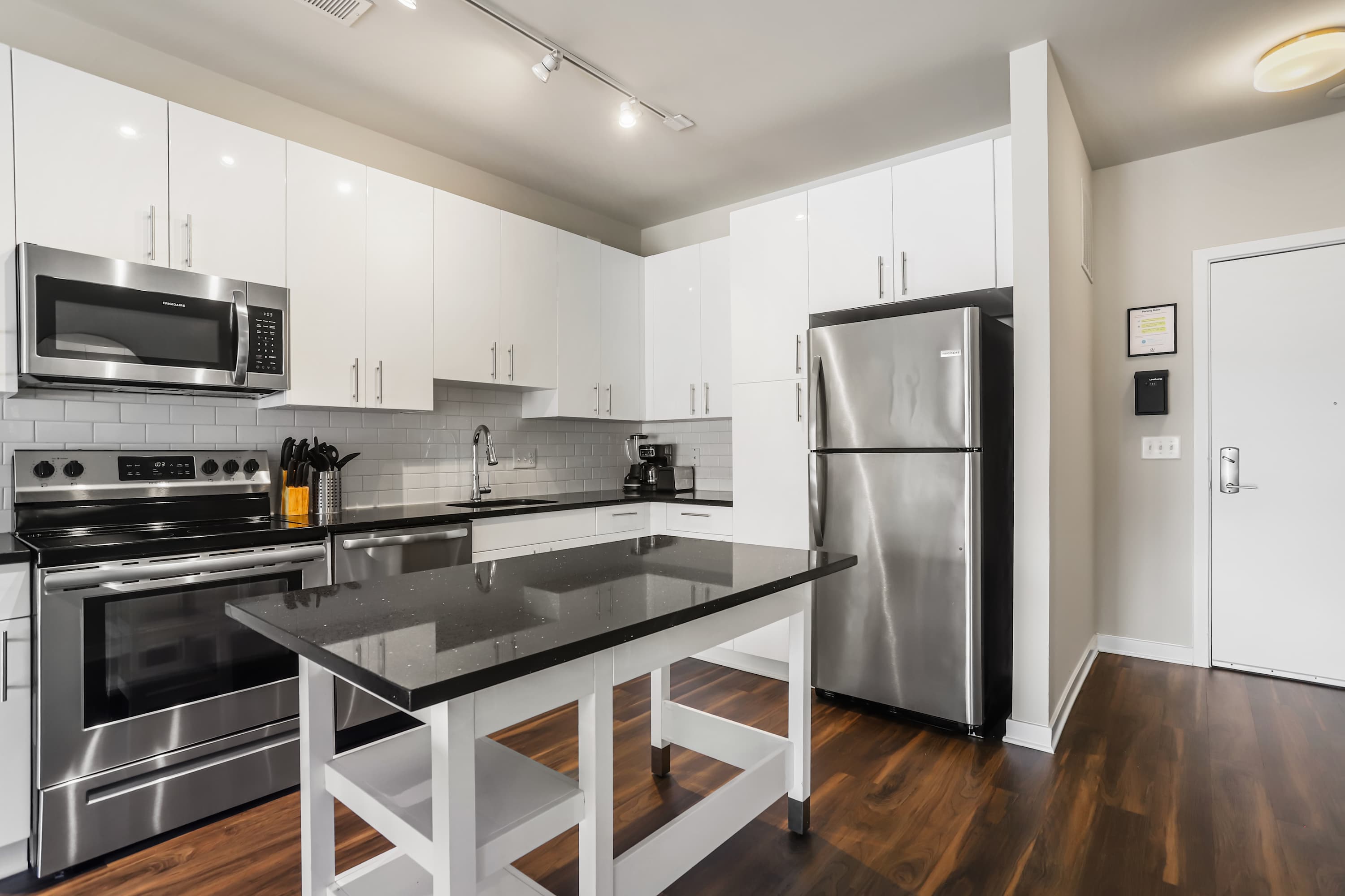 Chic 1BR Alexandria Retreat - Fast Metro Access