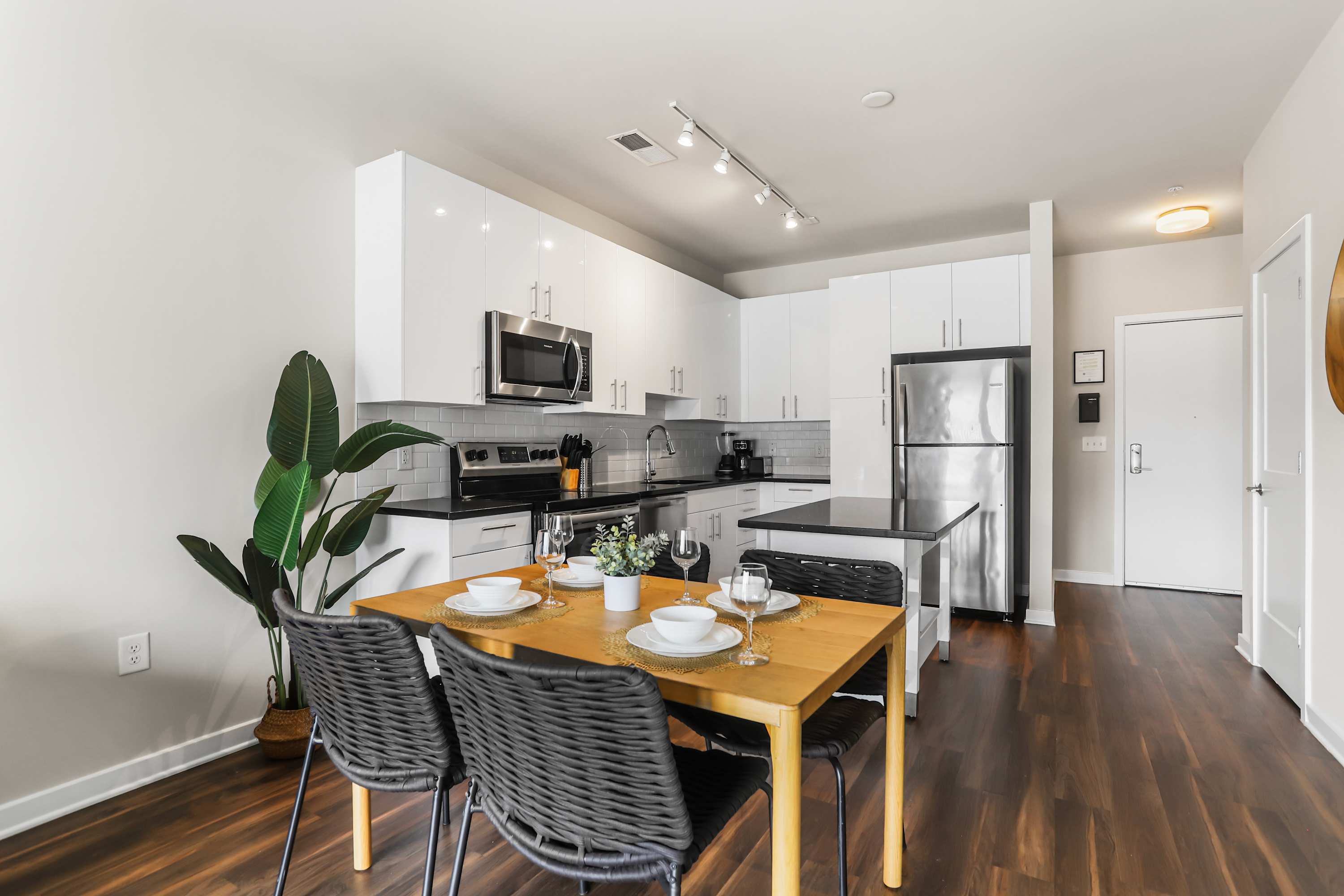 Chic 1BR Alexandria Retreat - Fast Metro Access