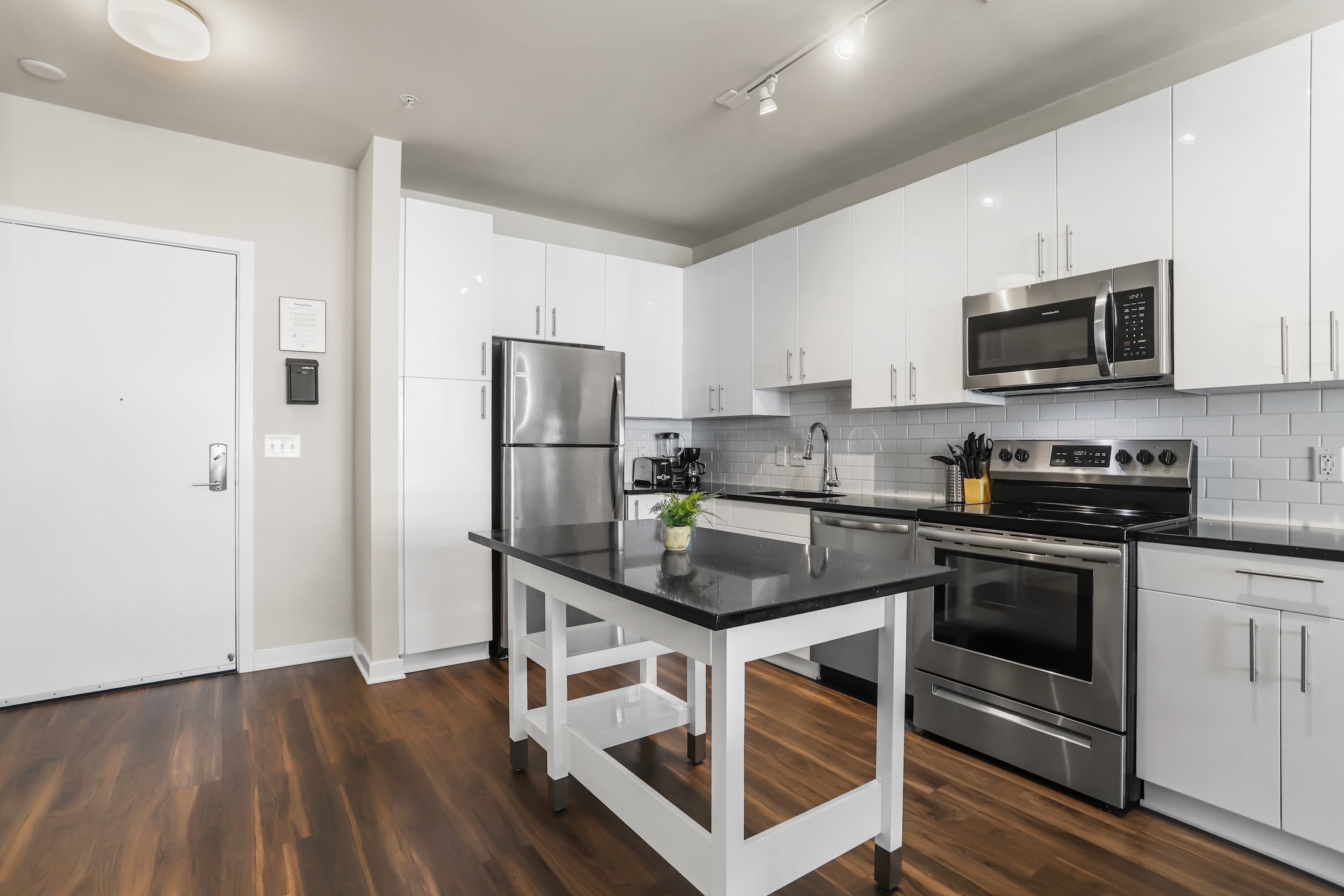 Dazzling 1BR Gem | Gym & Game Room | Near Old Town
