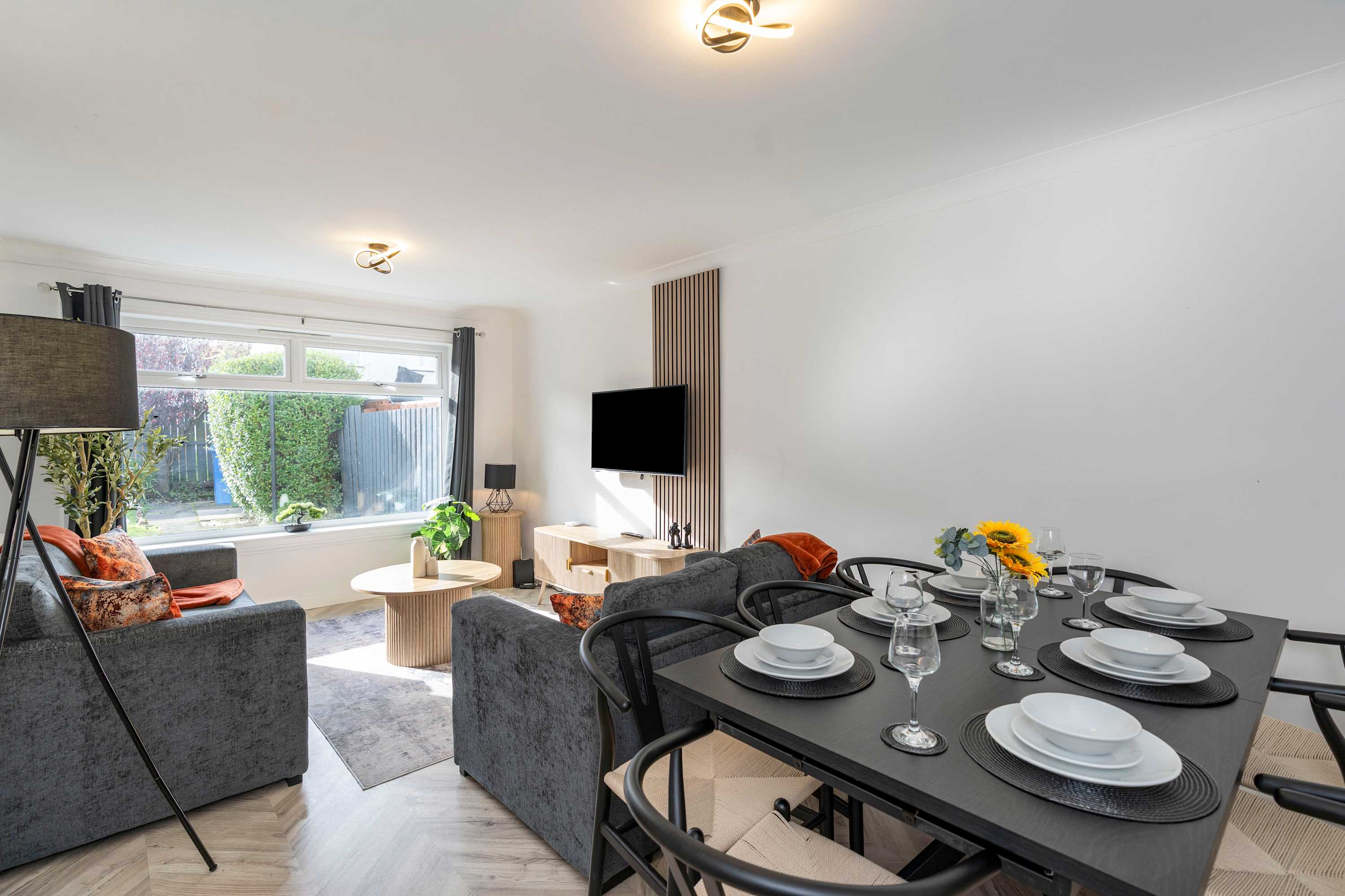 Contractor & Family Friendly House - Sleeps 8 - FREE Parking and Fast Wi-Fi — West Lothian, Scotland — vacation rental