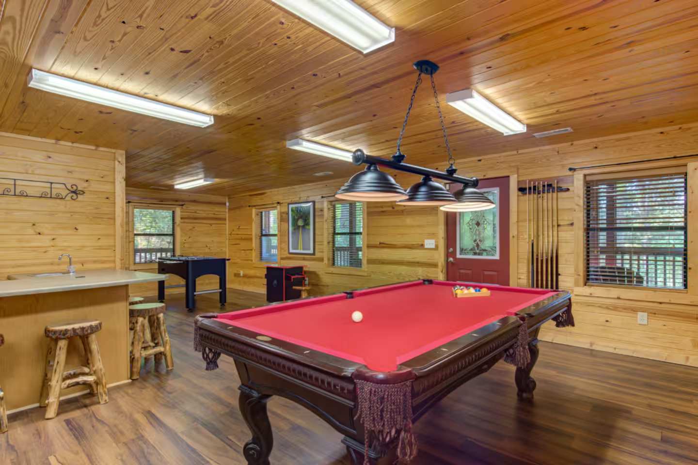 Family Friendly-Game Room-Hot Tub-Fireplace
