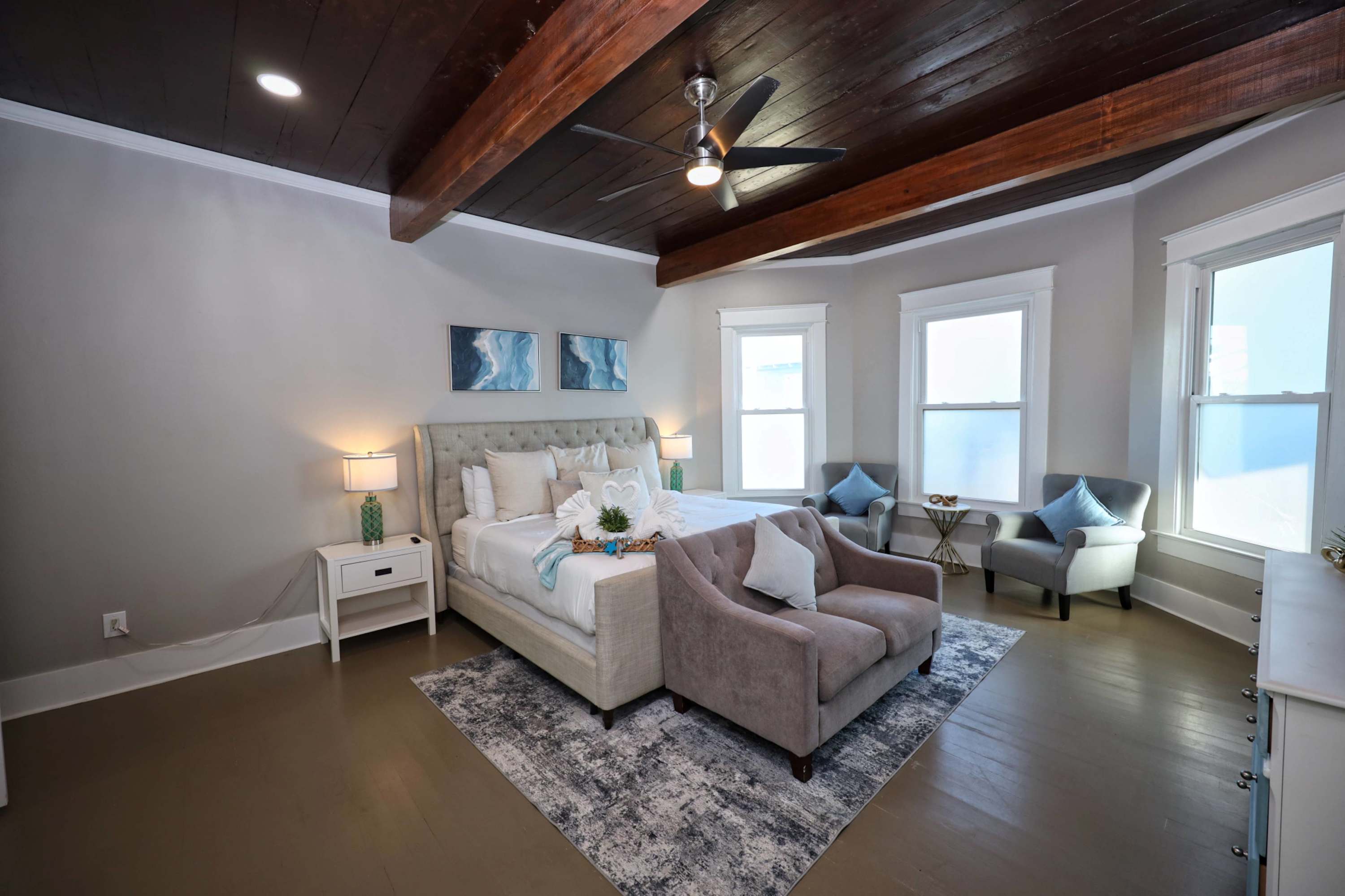 Large king bedroom with a sitting area and an on-suite full bathroom.