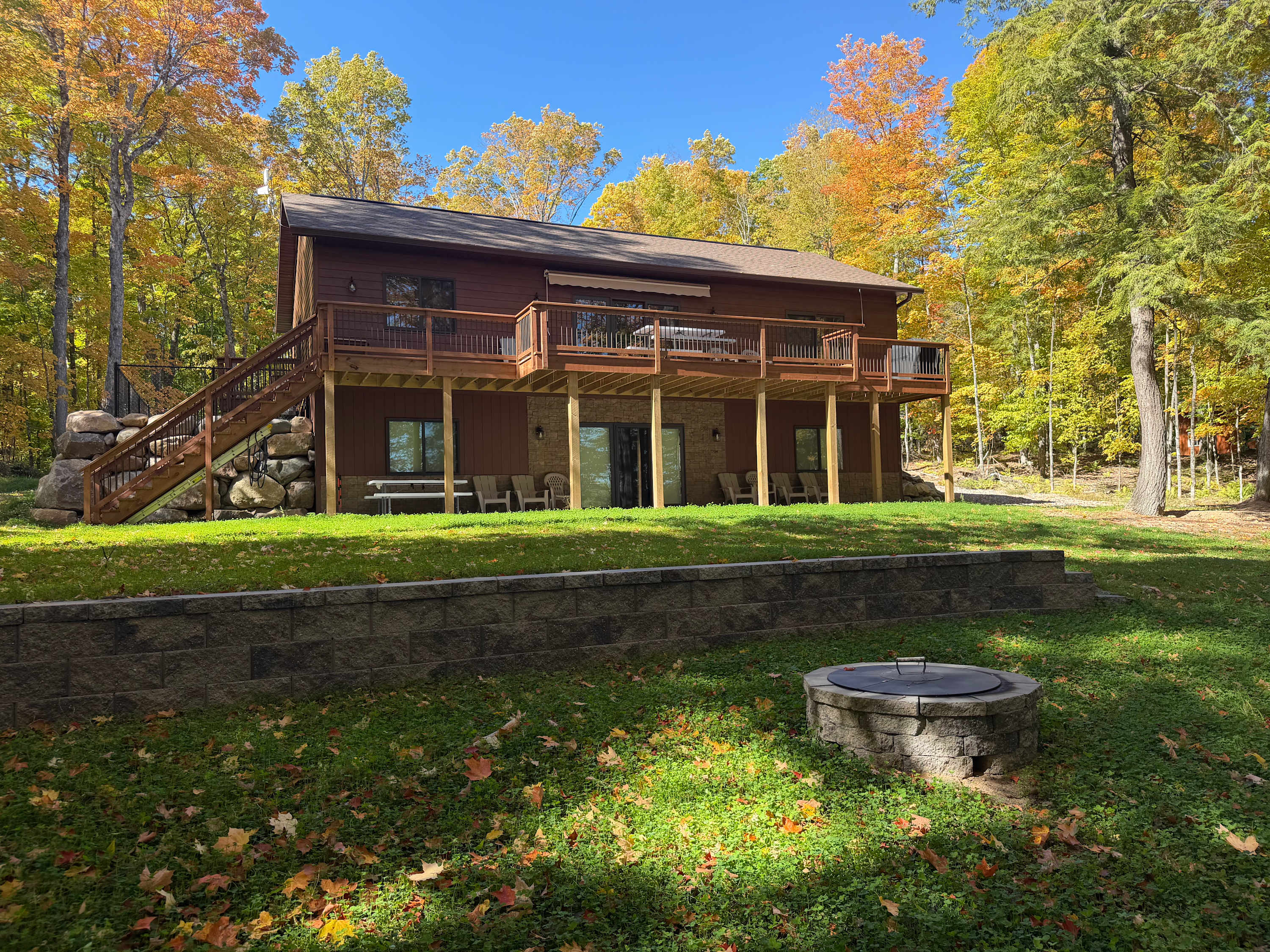 Lakefront escape on Sugar Maple with dock, firepit, kayaks, & gas grill- Dogs-OK