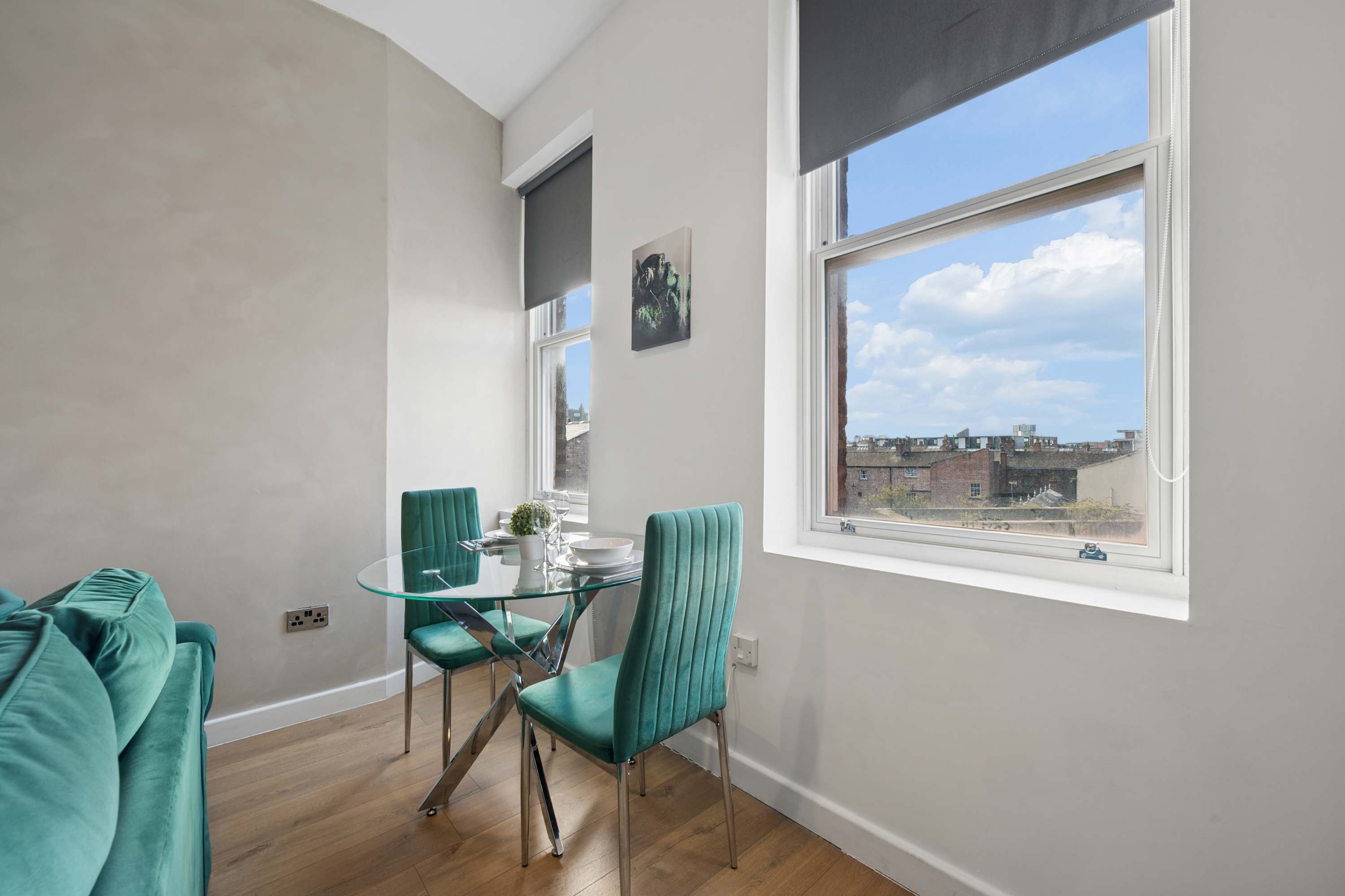 Stylish 2BR Liverpool City Centre apartment in Berry Street L1 4JF - Property image 4 - VivreStays