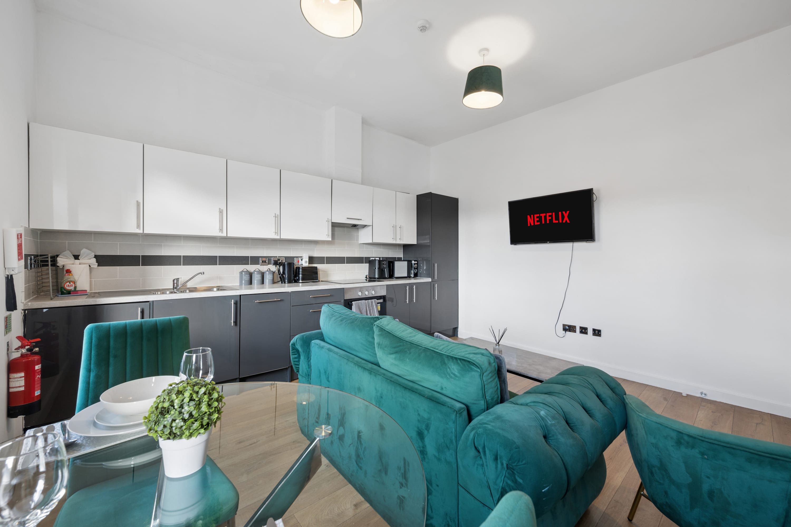 Stylish 2BR Liverpool City Centre apartment in Berry Street L1 4JF - Property image 2 - VivreStays