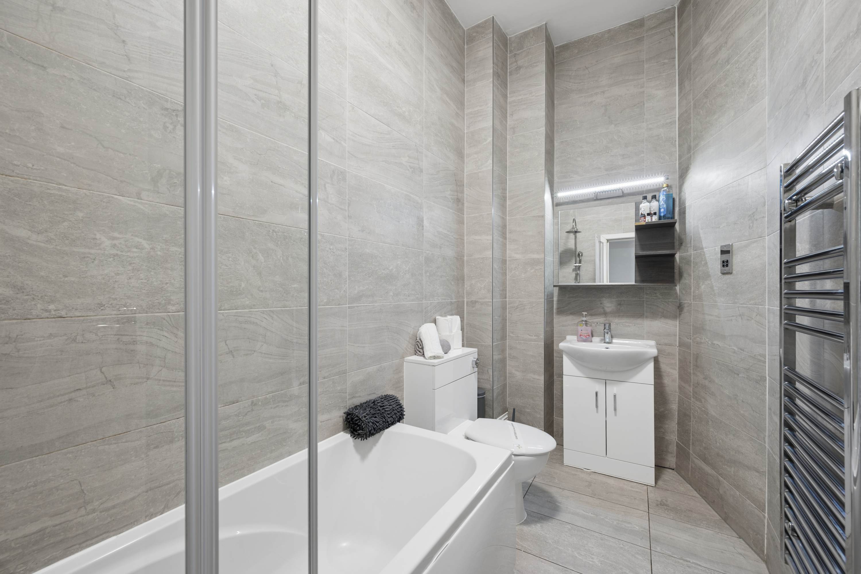 Stylish 2BR Liverpool City Centre apartment in Berry Street L1 4JF - Property image 32 - VivreStays