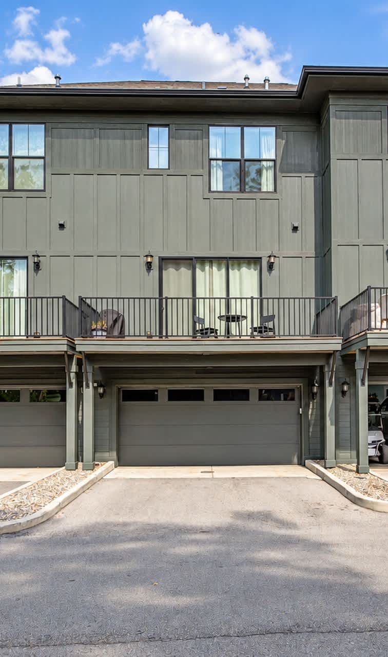 Garage parking for added convenience