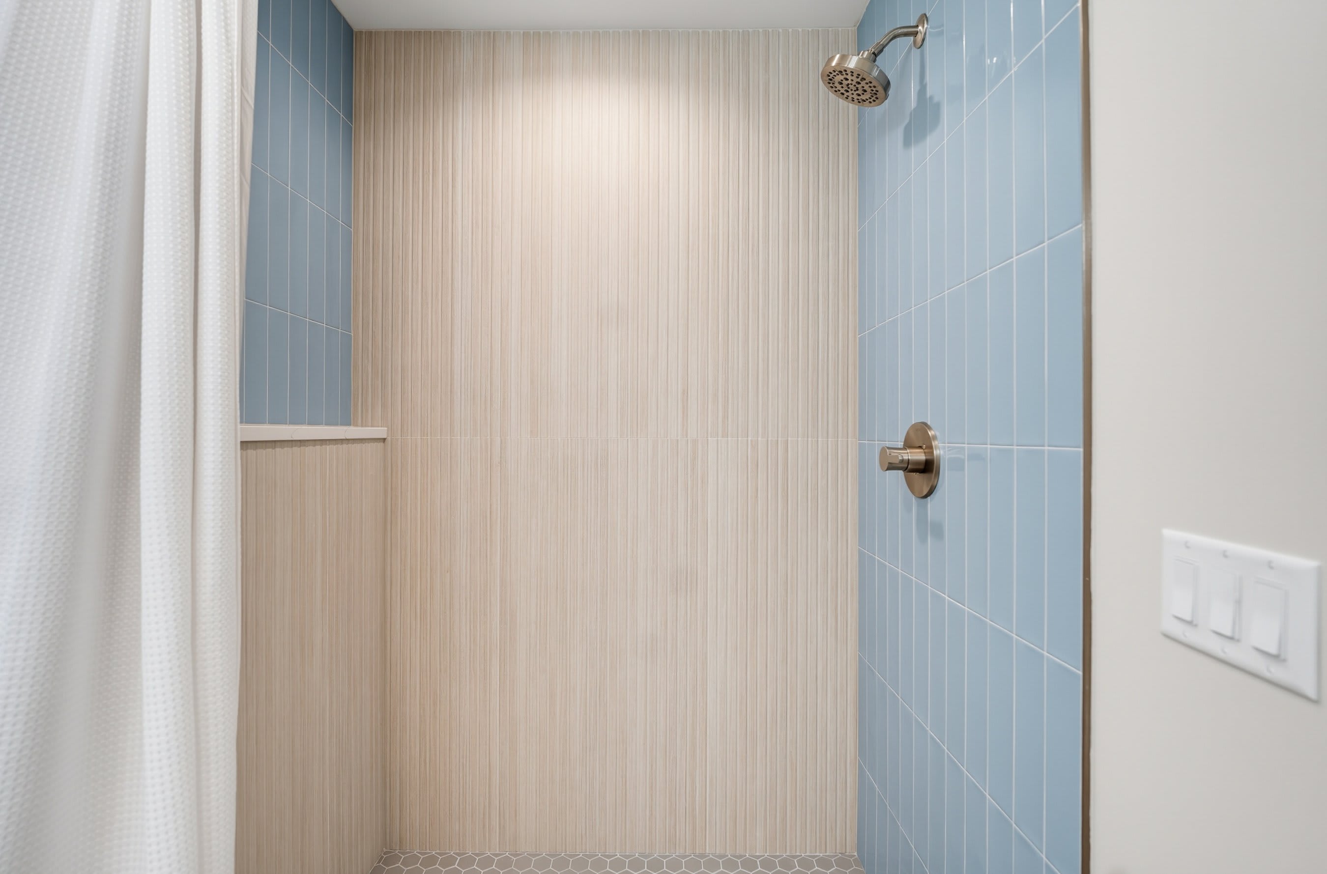 Full Hallway Bathroom