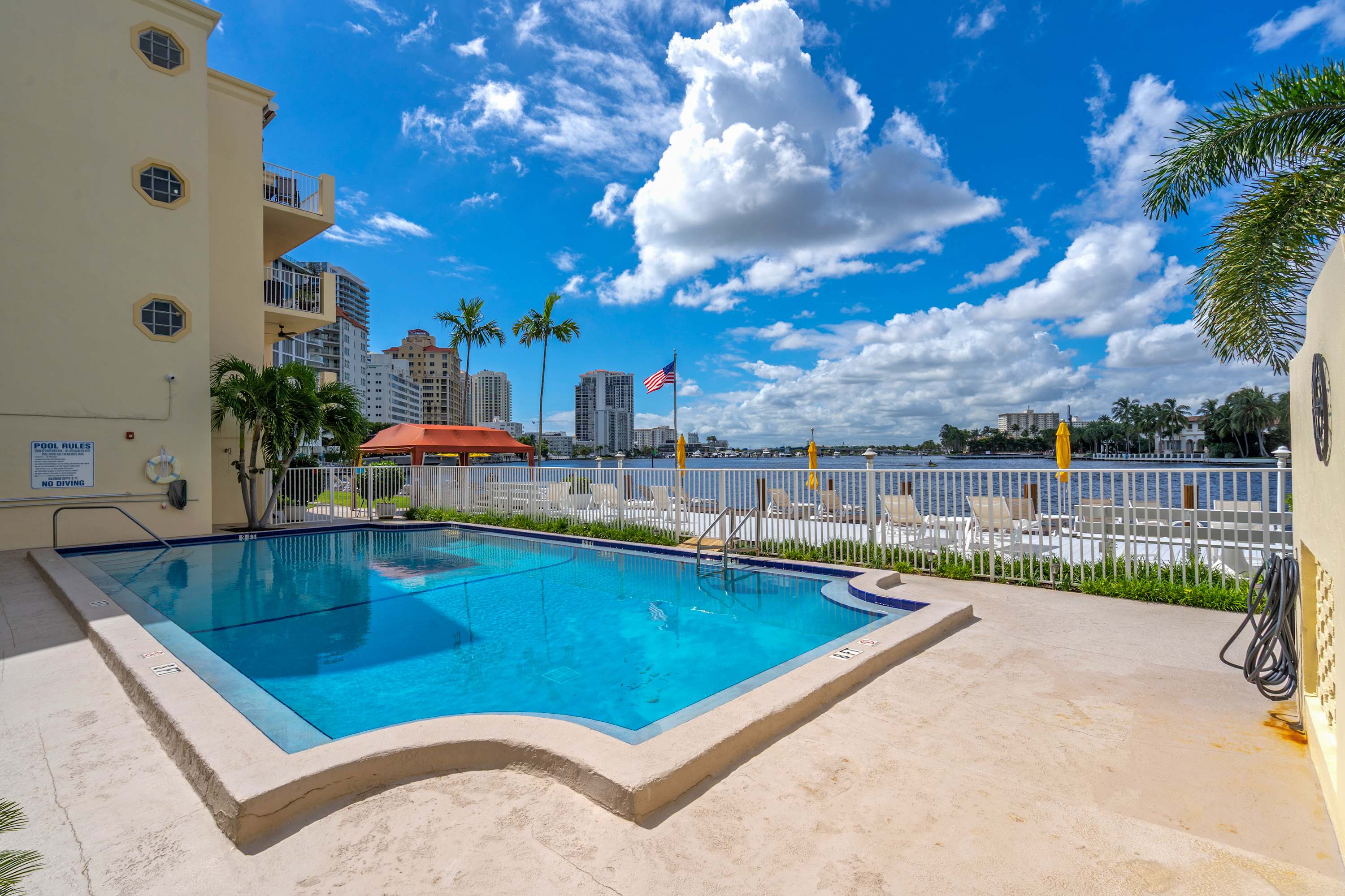 Waterfront 1 bedroom Free Parking Walk Beach & Las Olas