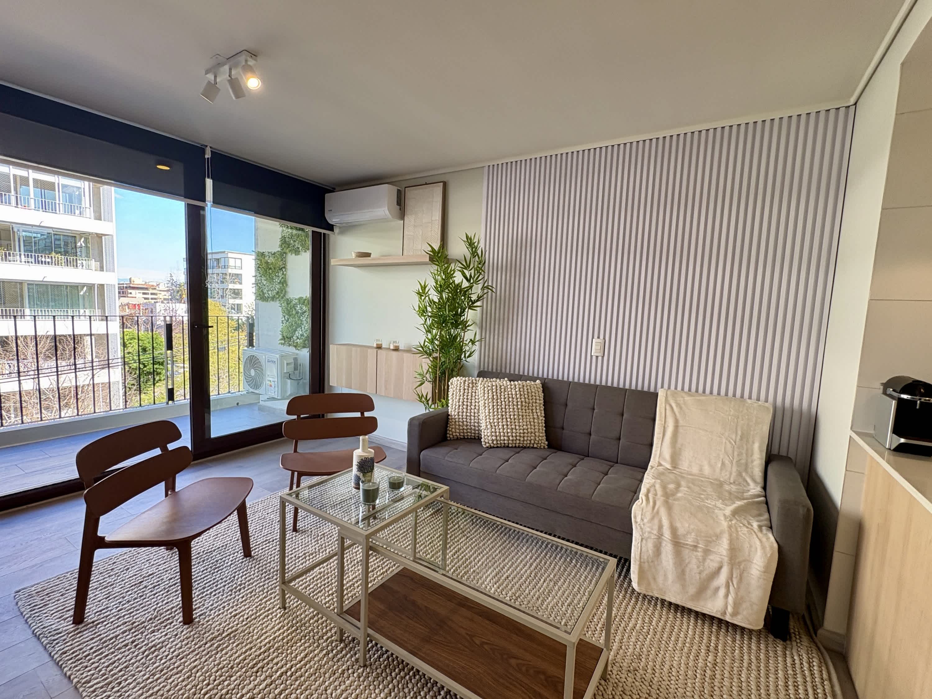 Providencia Duplex - A/C, Balcony, Gym & Parking