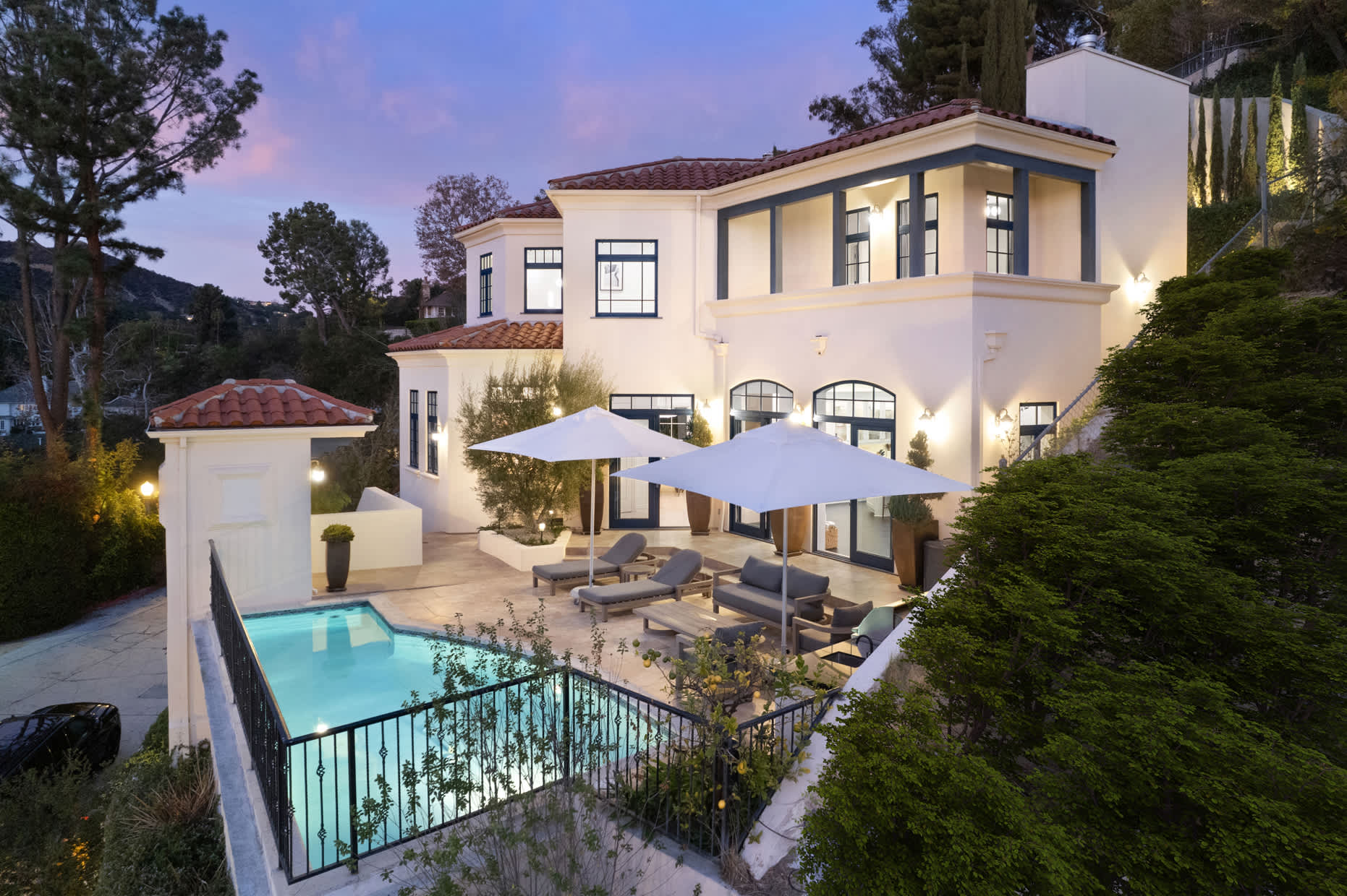 Chateau Beverly Hills by Stay Awhile Villas