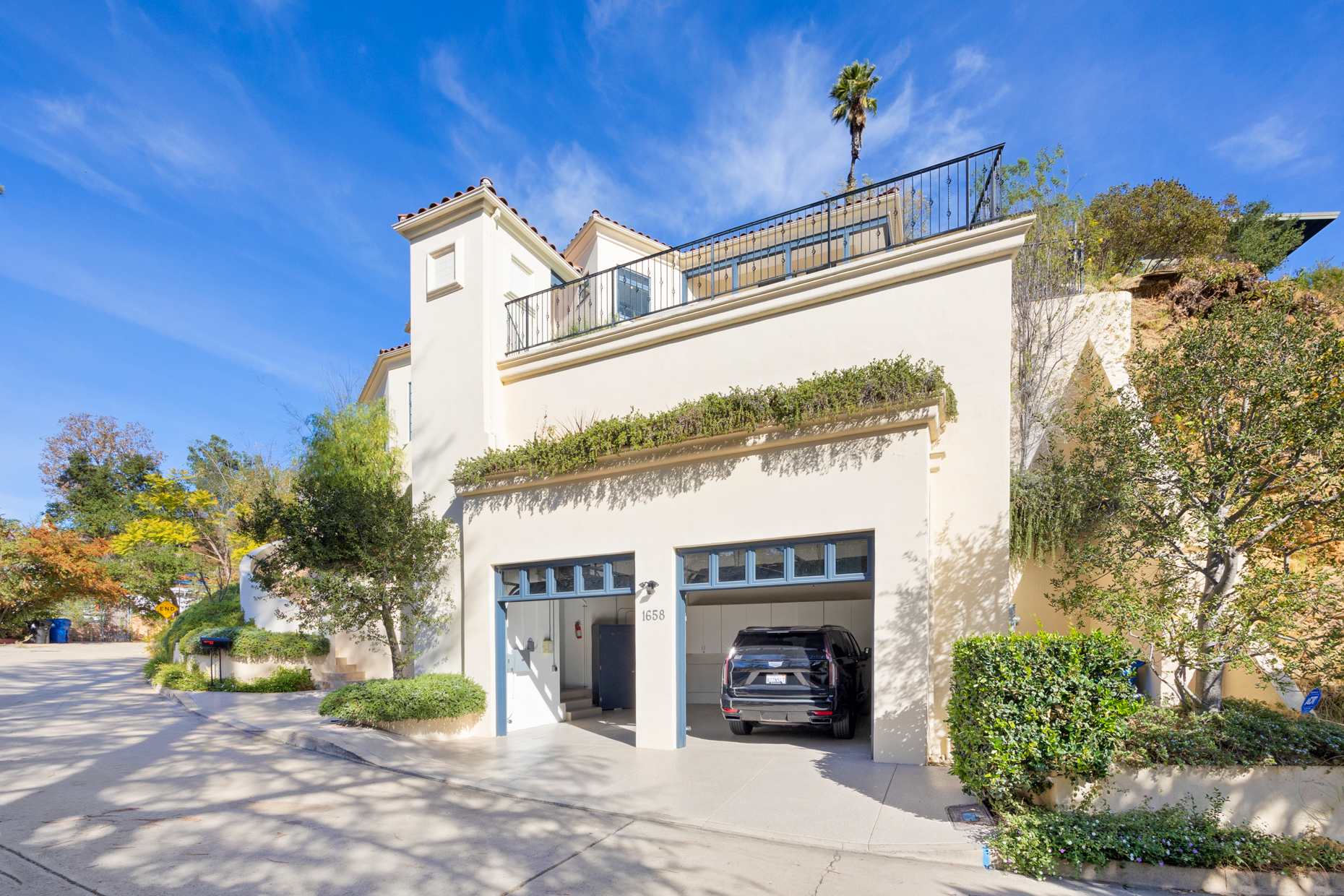 Chateau Beverly Hills by Stay Awhile Villas