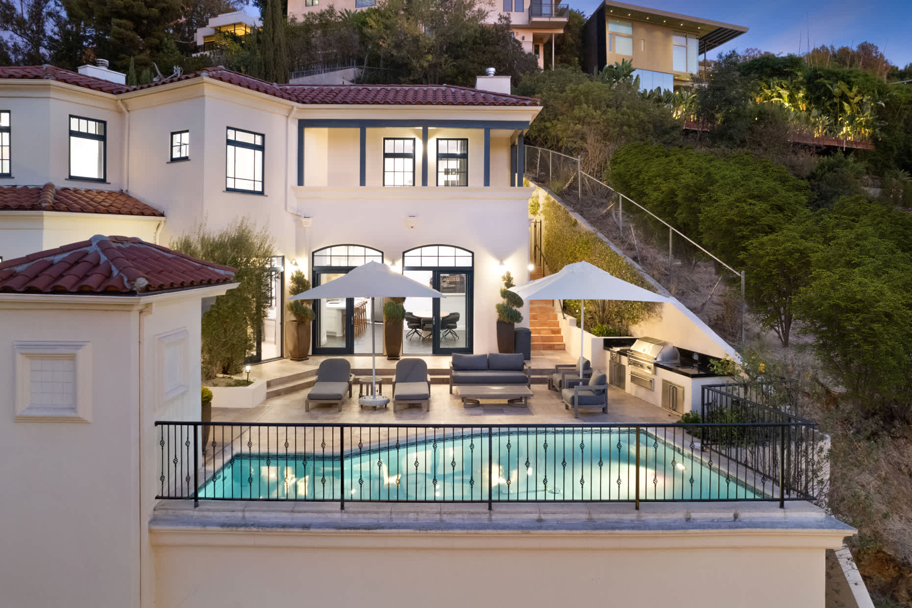 Chateau Beverly Hills by Stay Awhile Villas