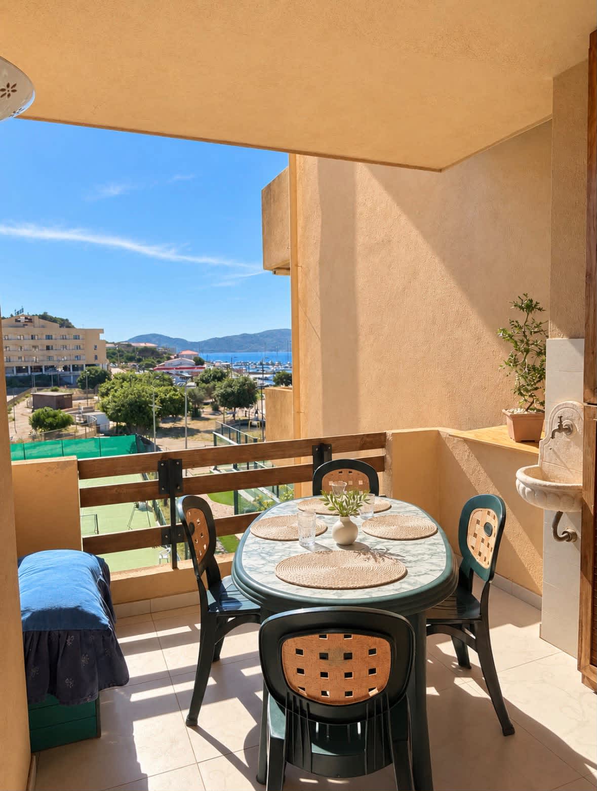 Two-bedroom apartment 5 minutes from the sea + private parking — La Maddalena, Sardinia — vacation rental