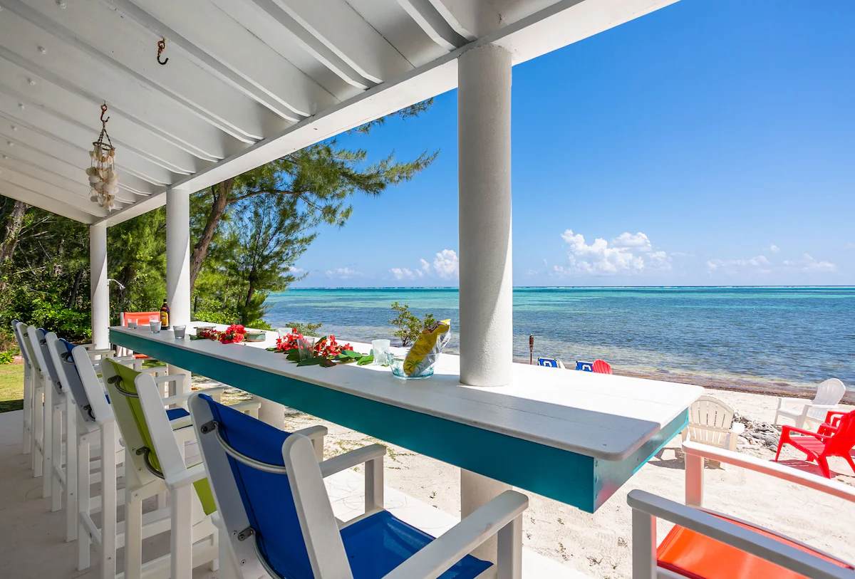 Works Wonders - Peaceful & Private 4 Bd Beachfront House with Pool