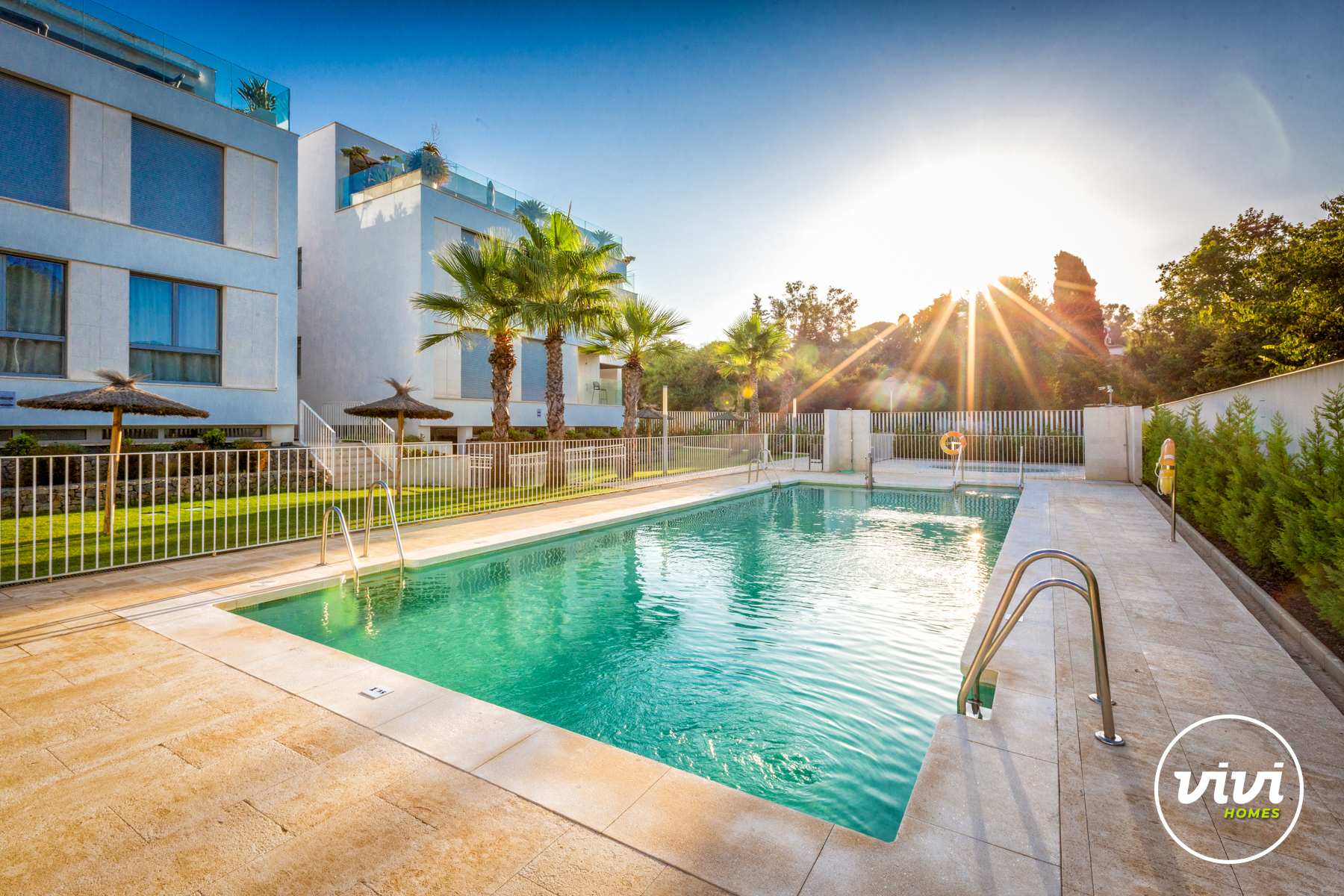 Beachside Apartment w/ Terrace & Pool, Near