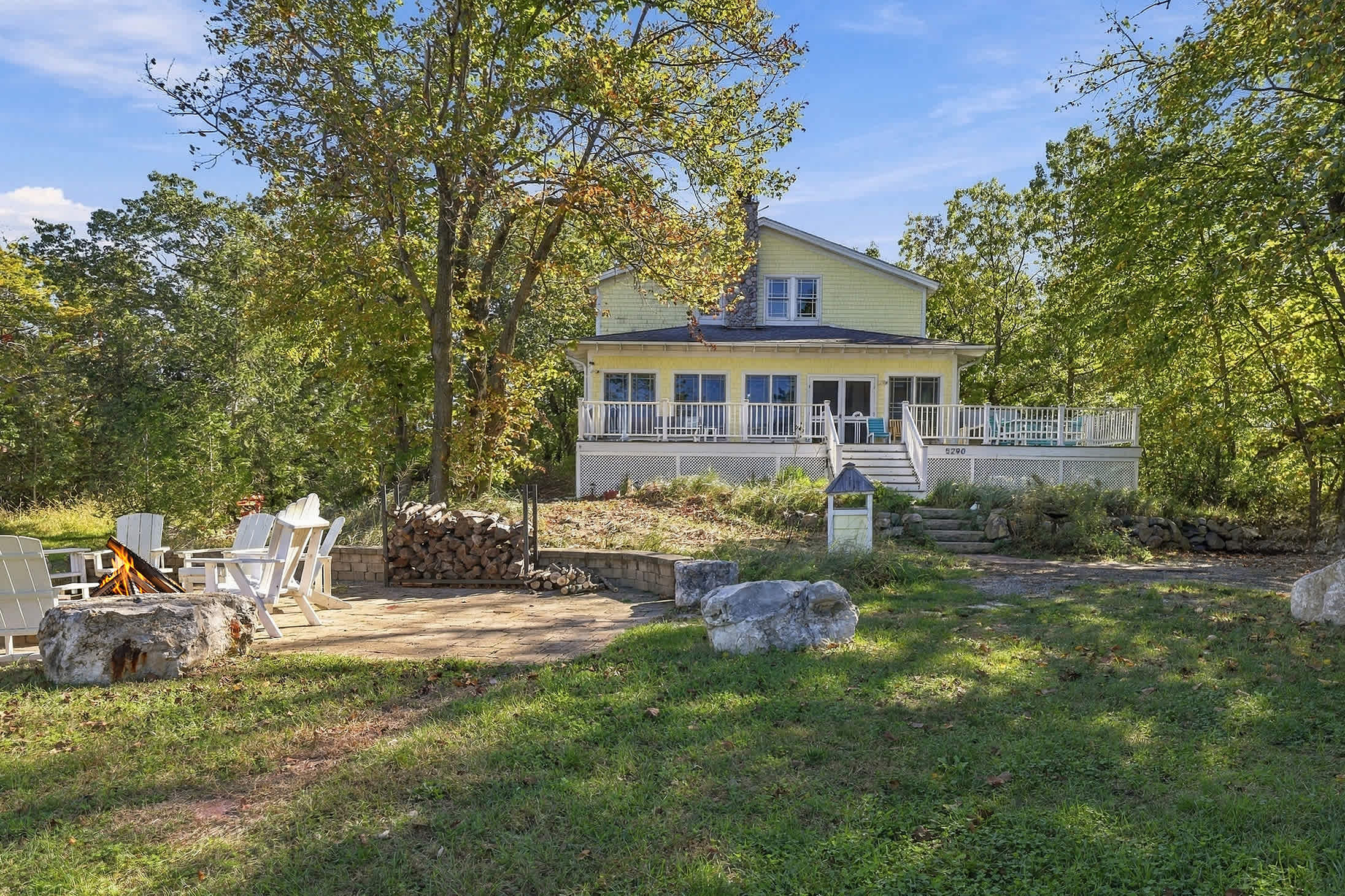 Come relax and refresh in this luxury lakeside statement home on your next vacation.