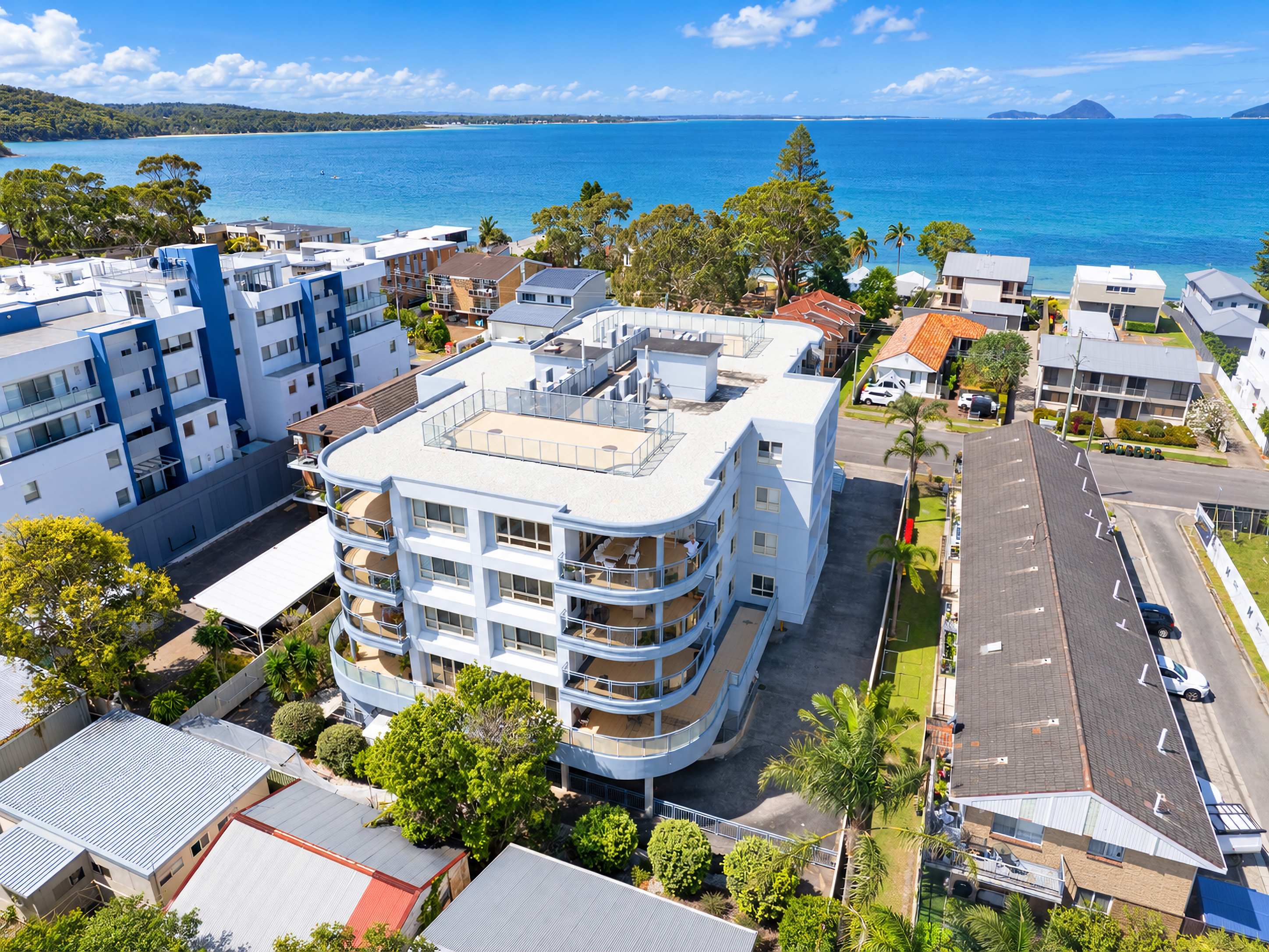 Alta Mira 4 – Spacious 3BR Coastal Apartment