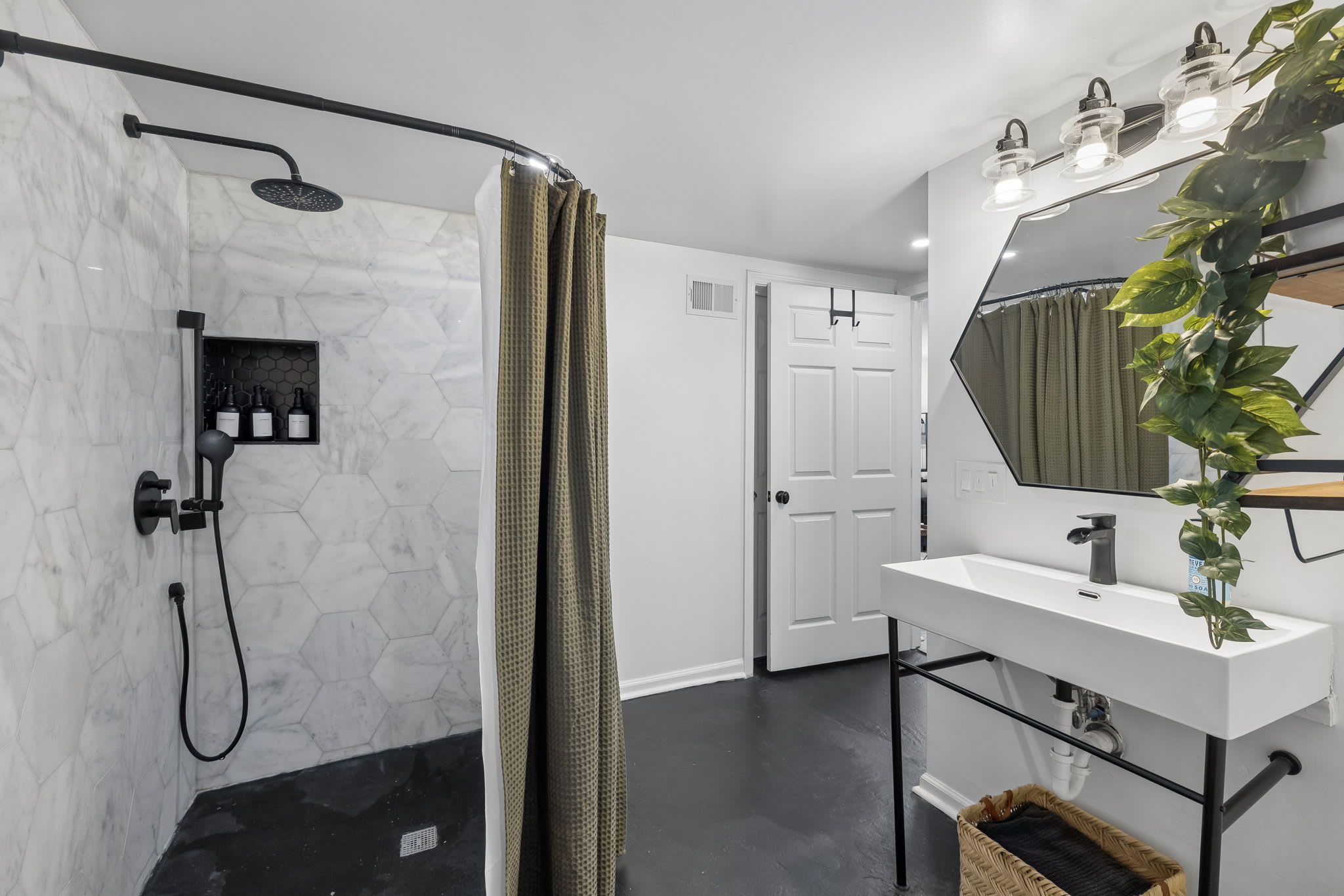 Nashville Studio Near Zoo | Accessible + Parking
