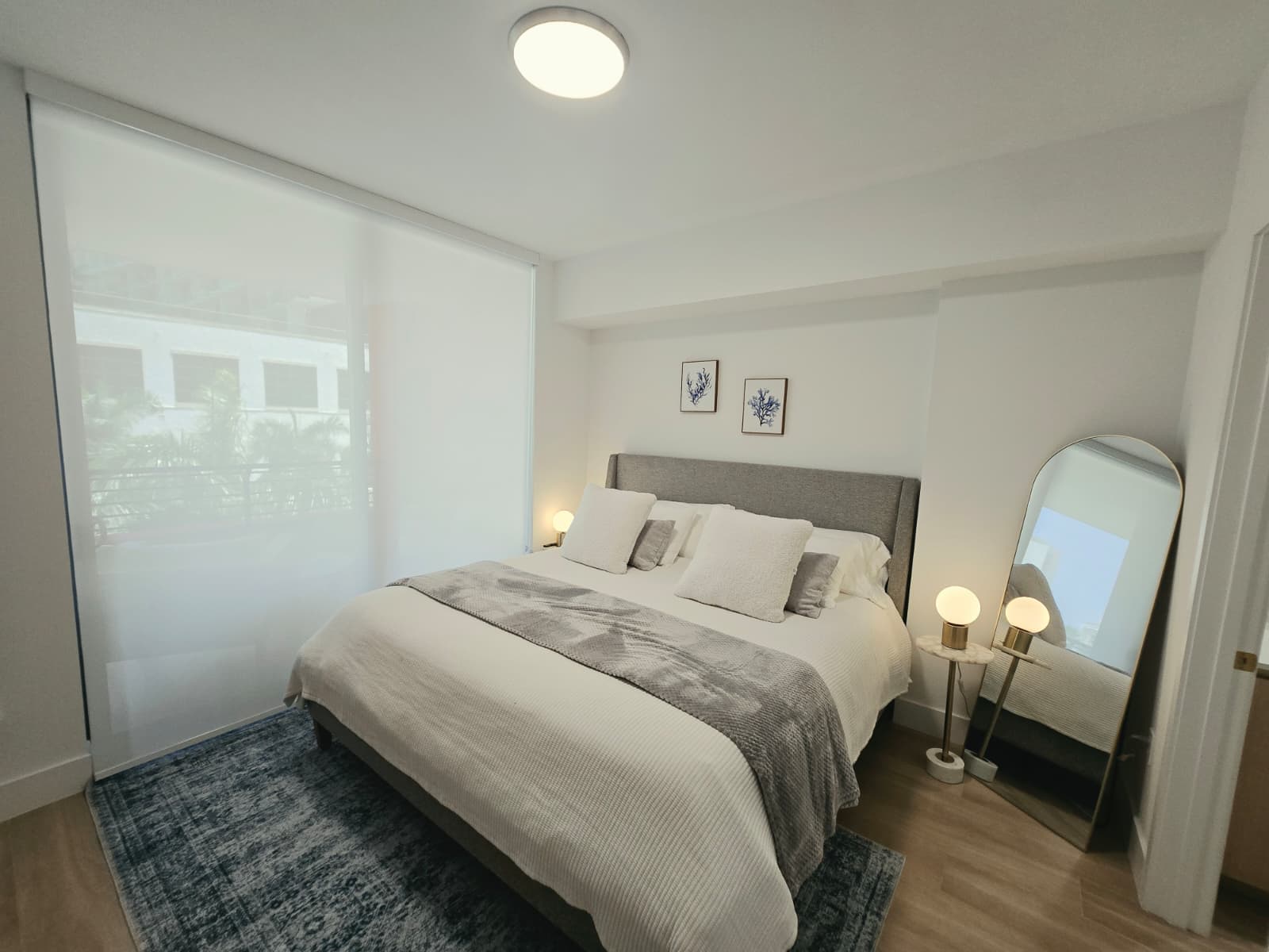 Stylish Midtown 1BR plus Den - Gym - Walk to Wynwood