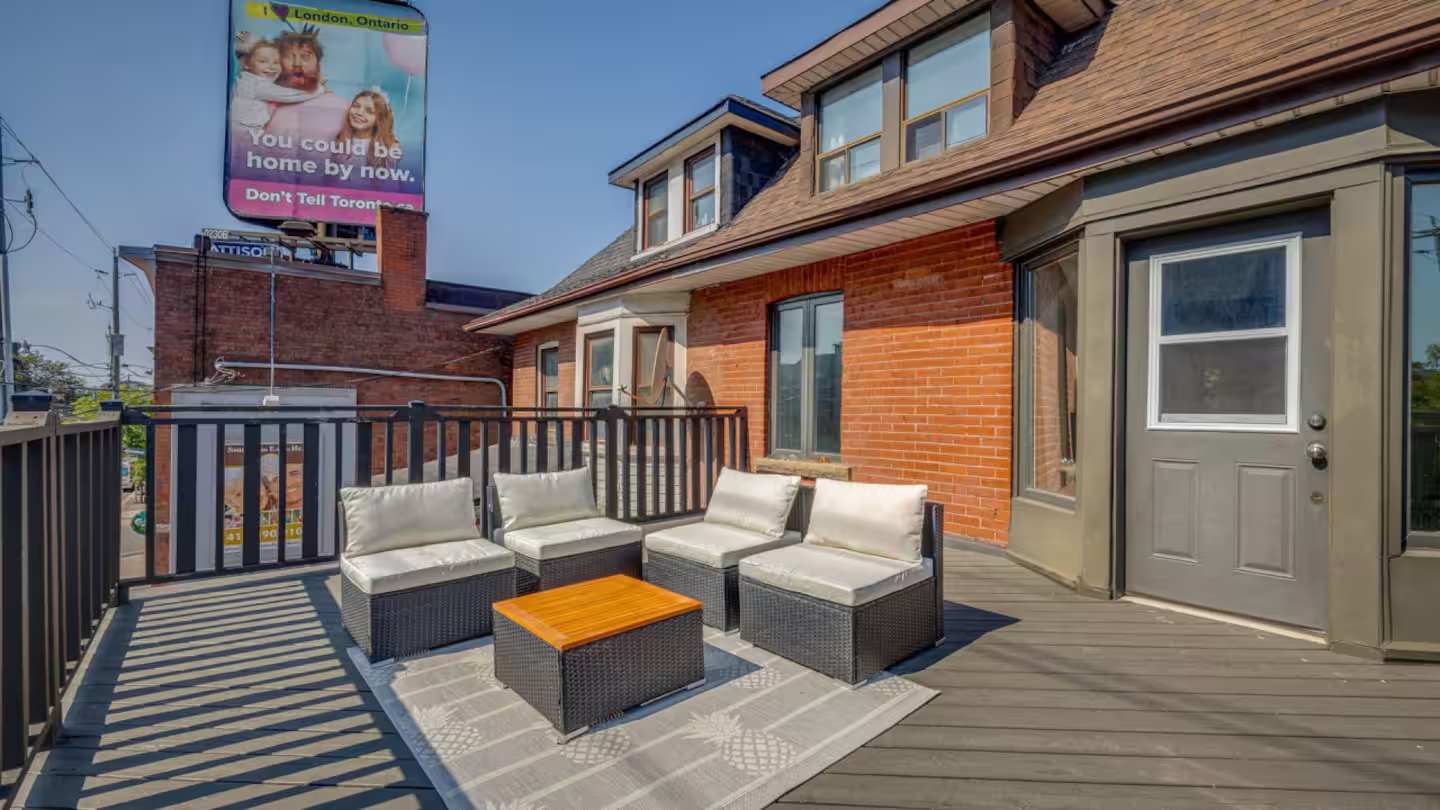 Home with Patio Near Little Italy CN Tower Access