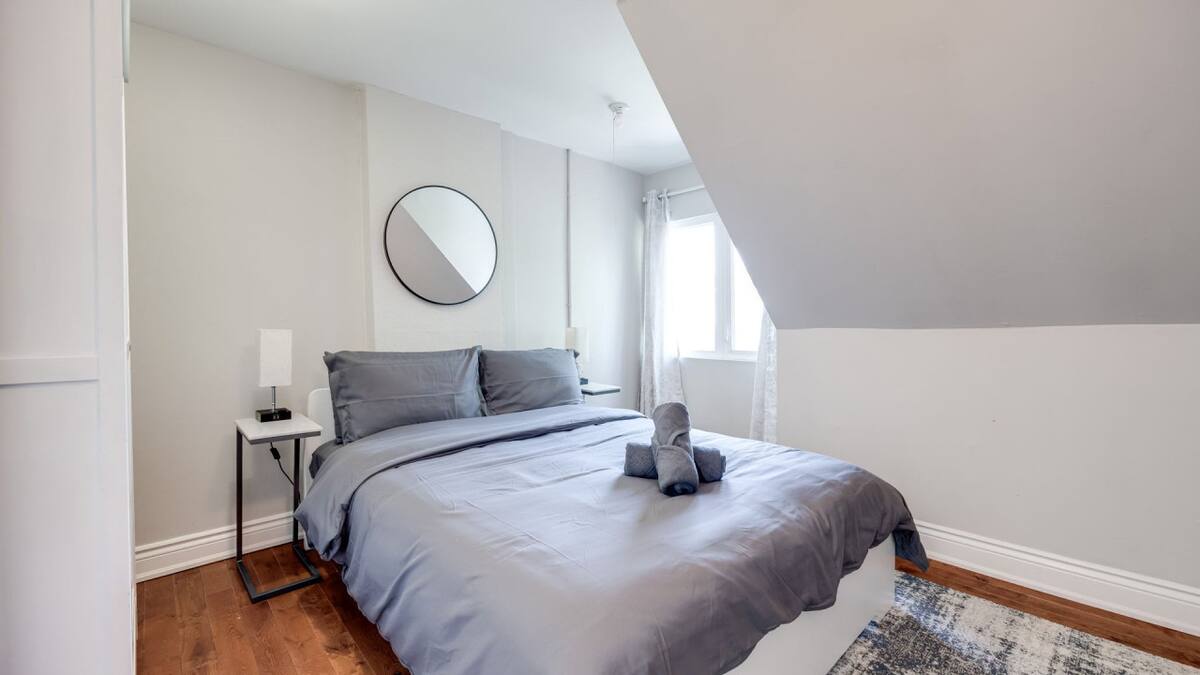 Home with Patio Near Little Italy CN Tower Access | Photo 2