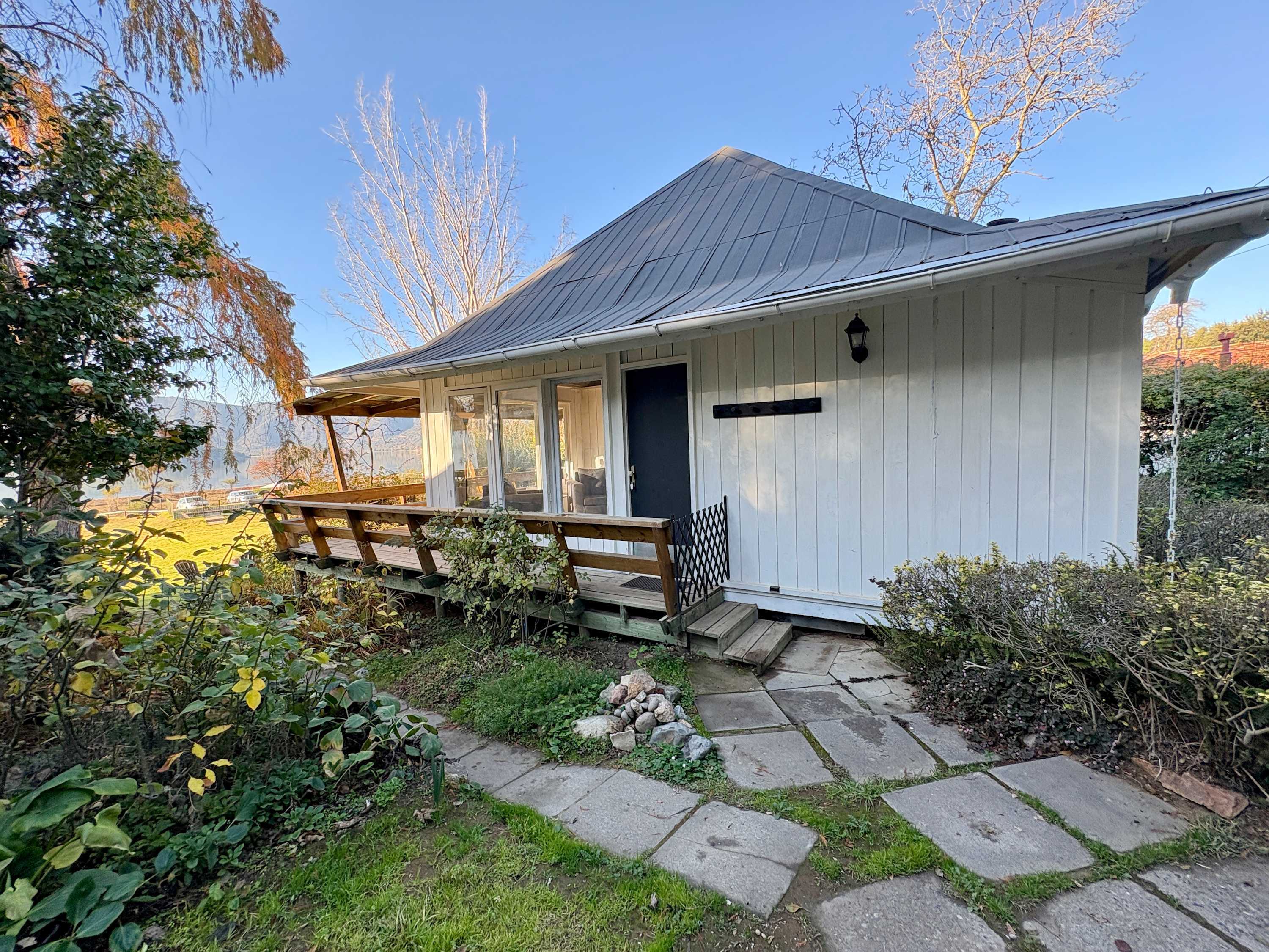 Laguna de Aculeo Lakefront Cabin, Pool & Pets
