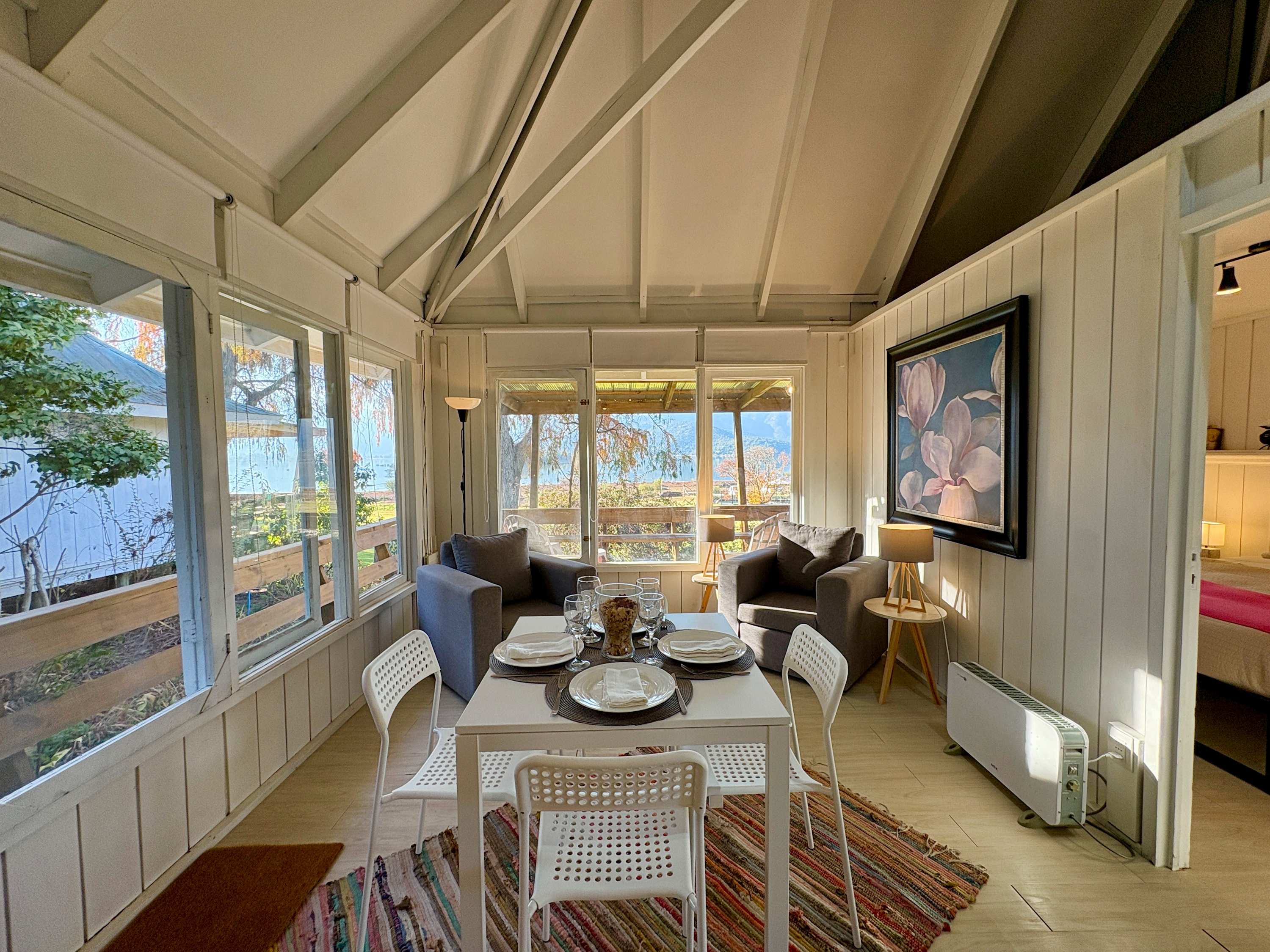 Laguna de Aculeo Lakefront Cabin, Pool & Pets