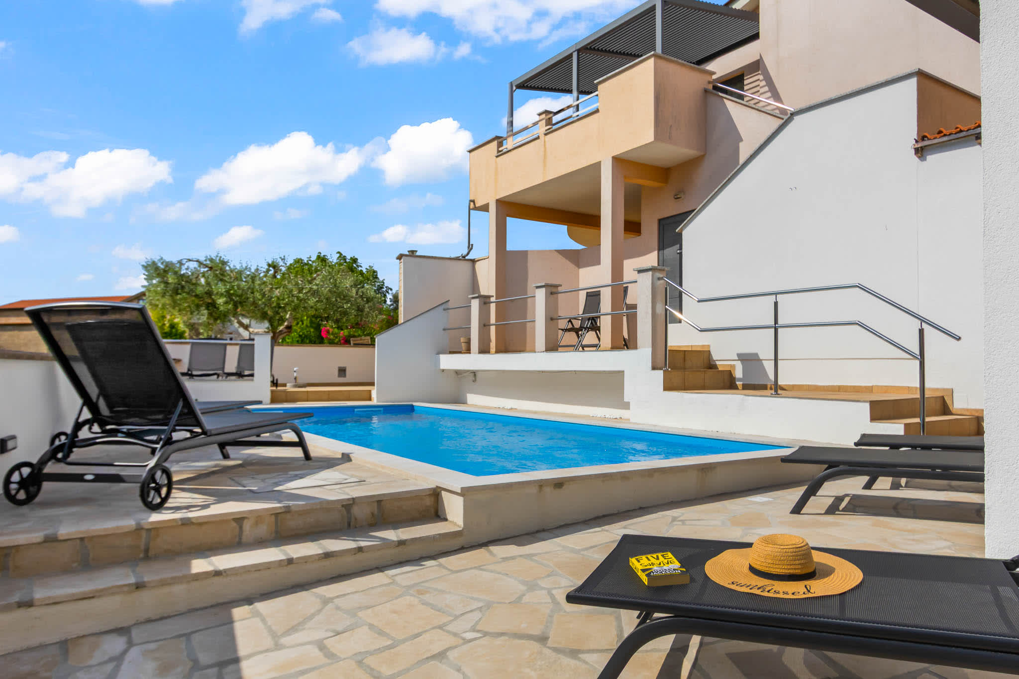 Apartment Panous 3 property photo 3
