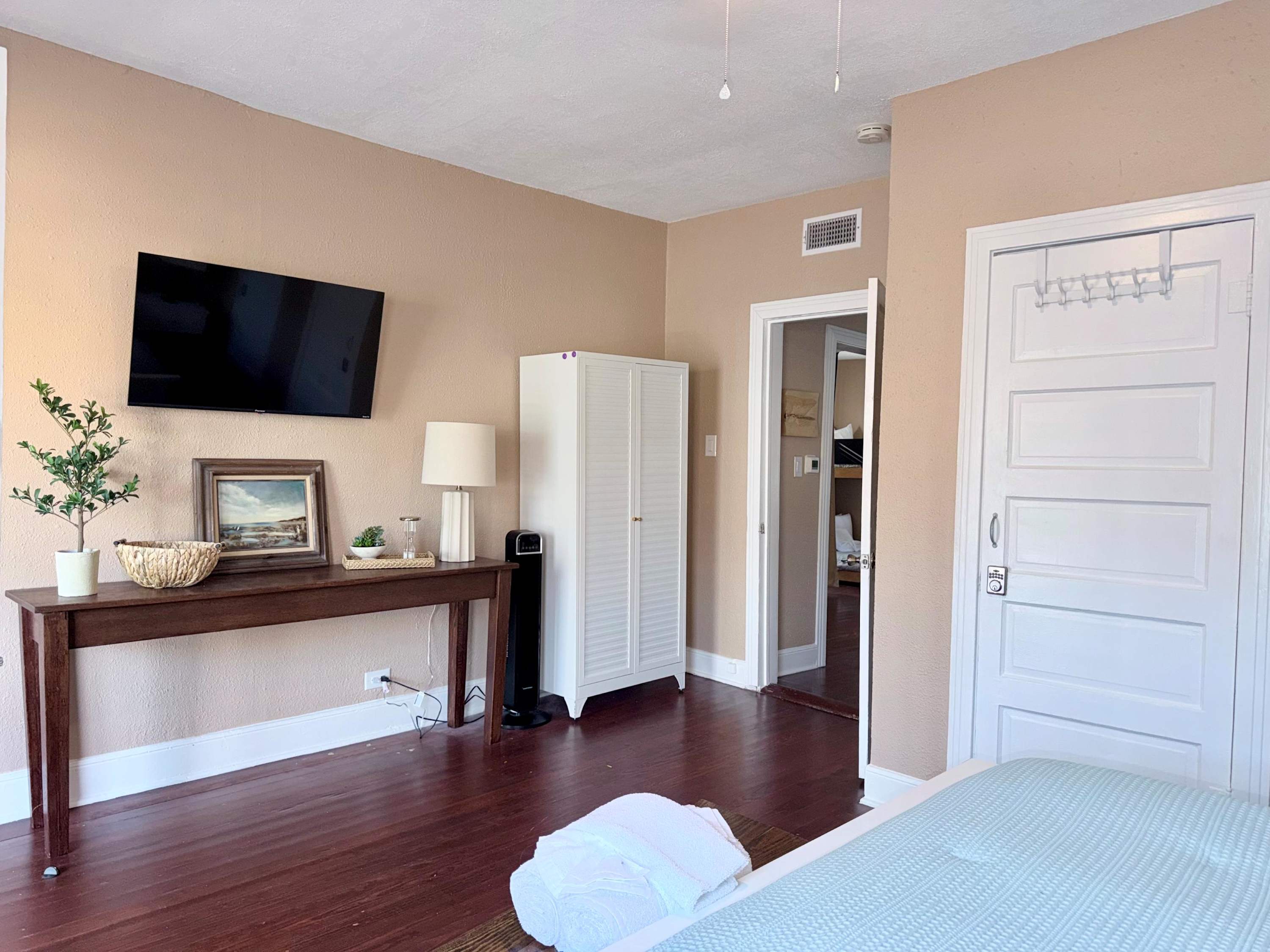 Cotton Cottage - Cozy Galveston Getaway 4