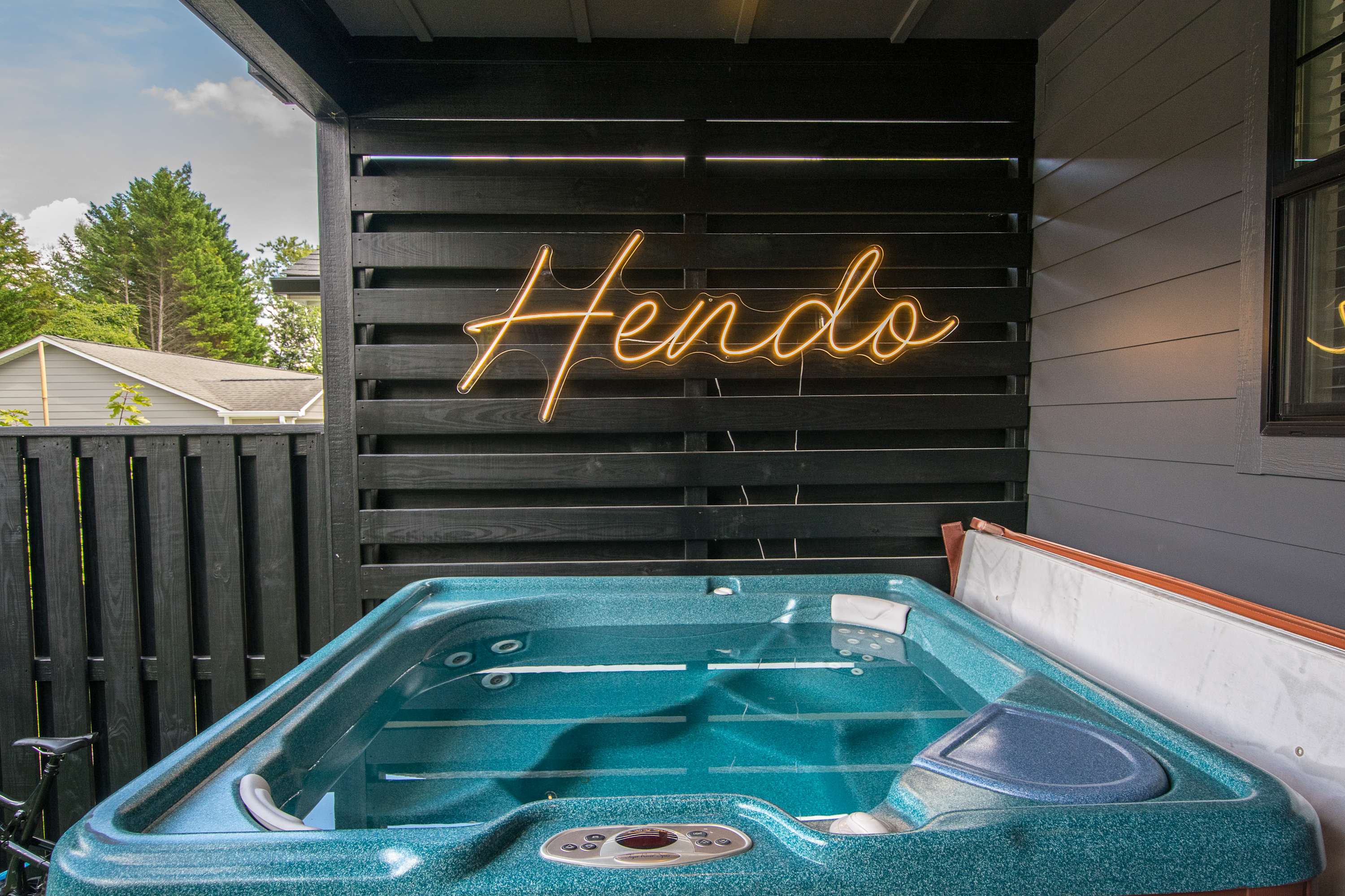 2BR | Hot Tub + Ecusta Trail | Free Tix