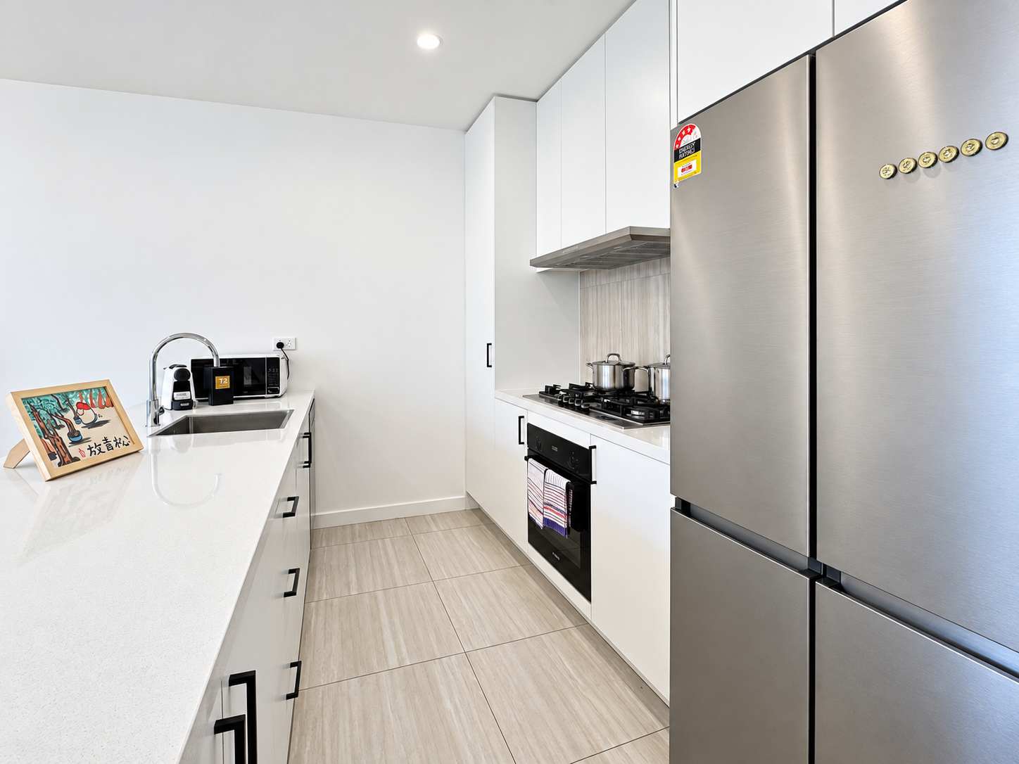 Bright 3BR in Box Hill Near Shops & Station