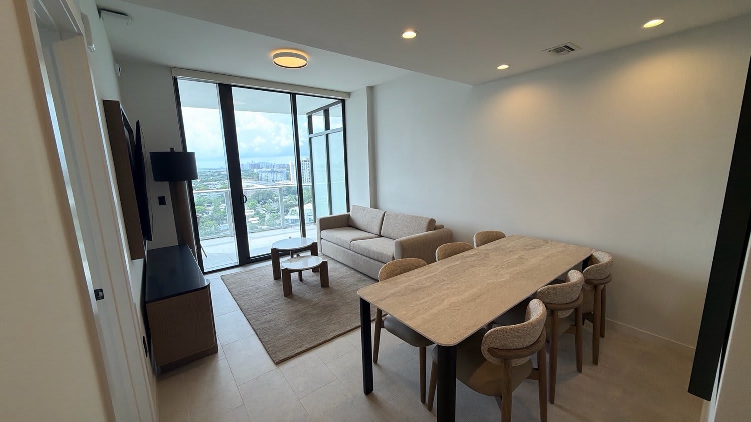 Cozy Nexo 1BR plus Den - Pool - Near Sunny Isles Beach