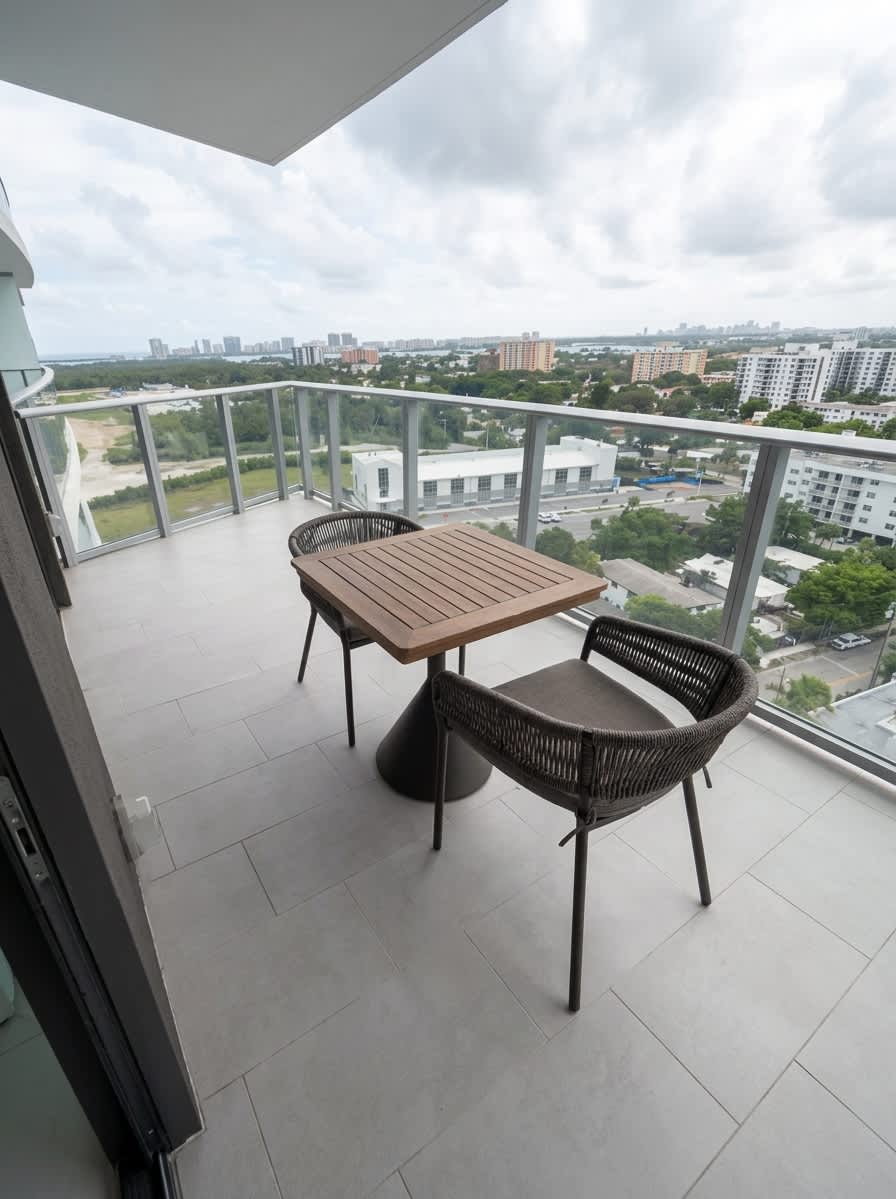 Cozy Nexo 1BR plus Den - Pool - Near Sunny Isles Beach