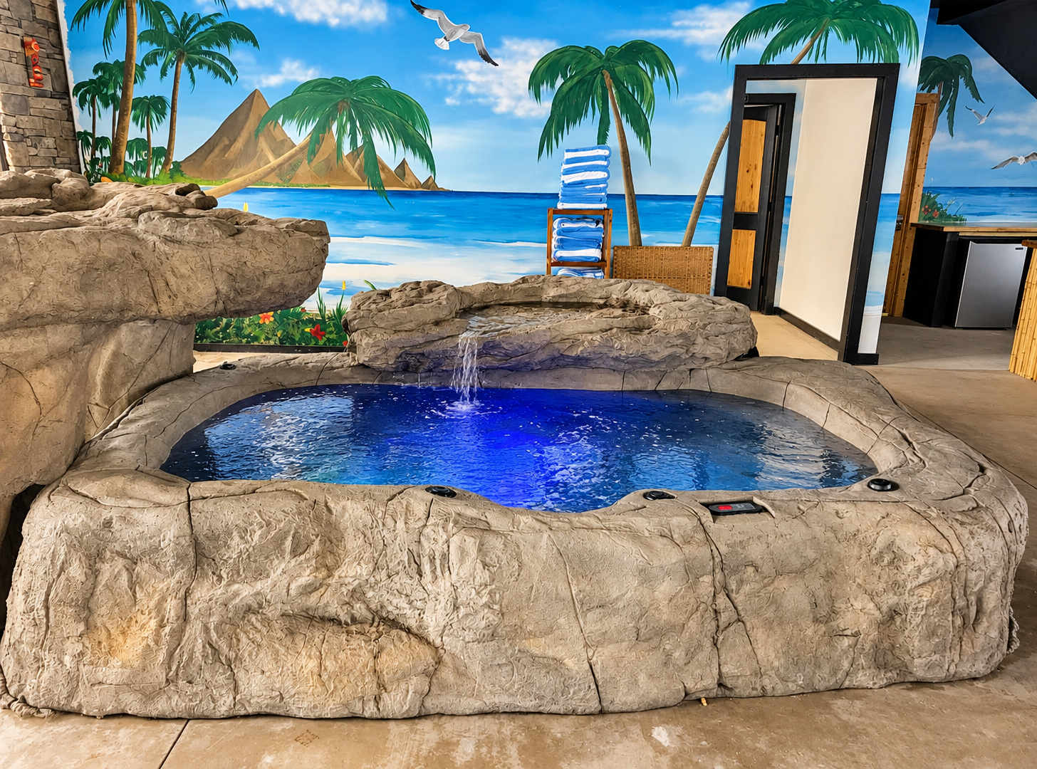 Pool Lodge with amazing views!
