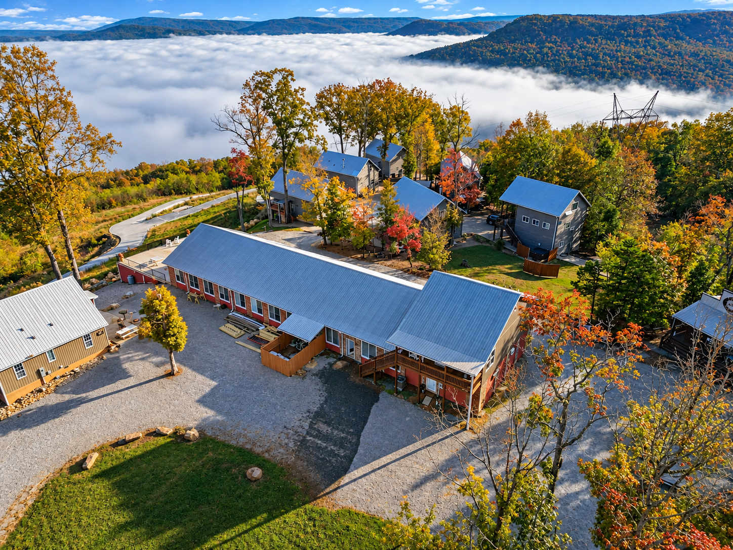 Pool Lodge with amazing views!