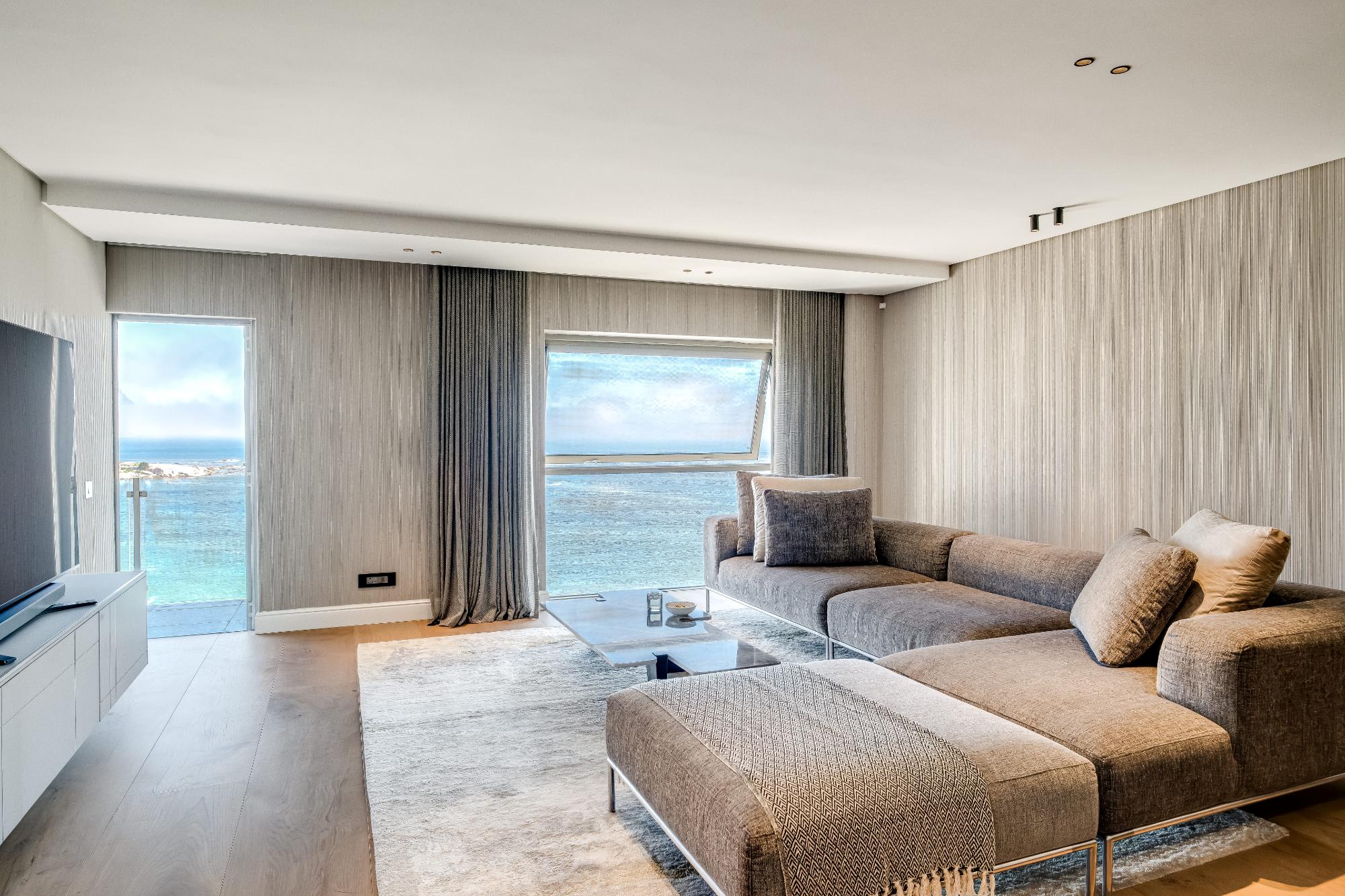 Clifton 2 Bed Apartment Ocean Views Dunmore Noir 6