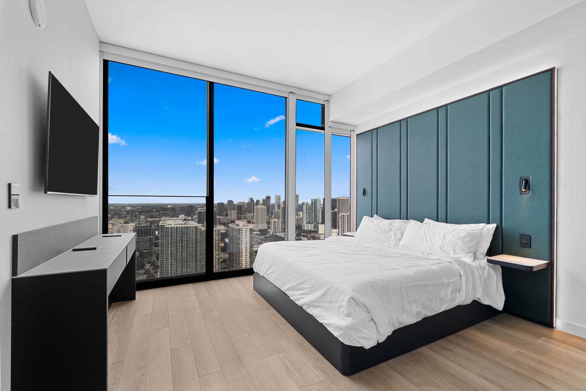 45th Floor E11EVEN Skyline & Rooftop Pool