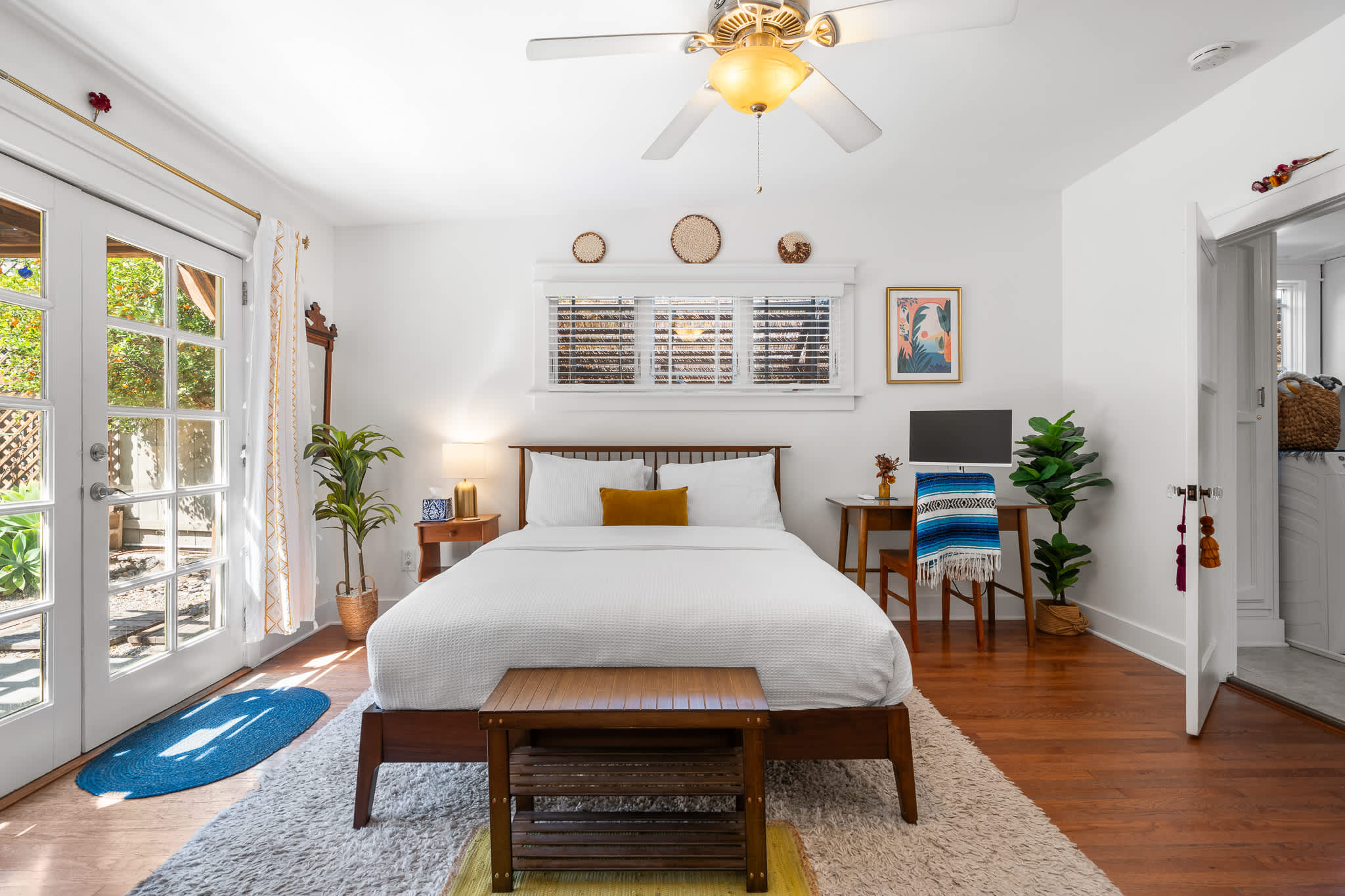 Casa Mellifora - 3BR with AC, Private Yard, Garage