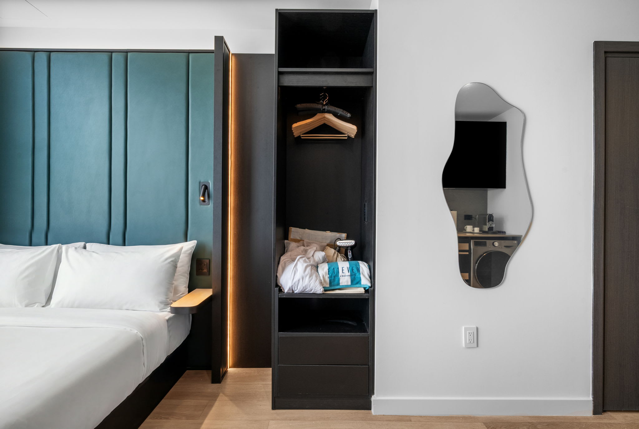 Luxury 49th Floor at E11EVEN w/ Rooftop Pool & Gym