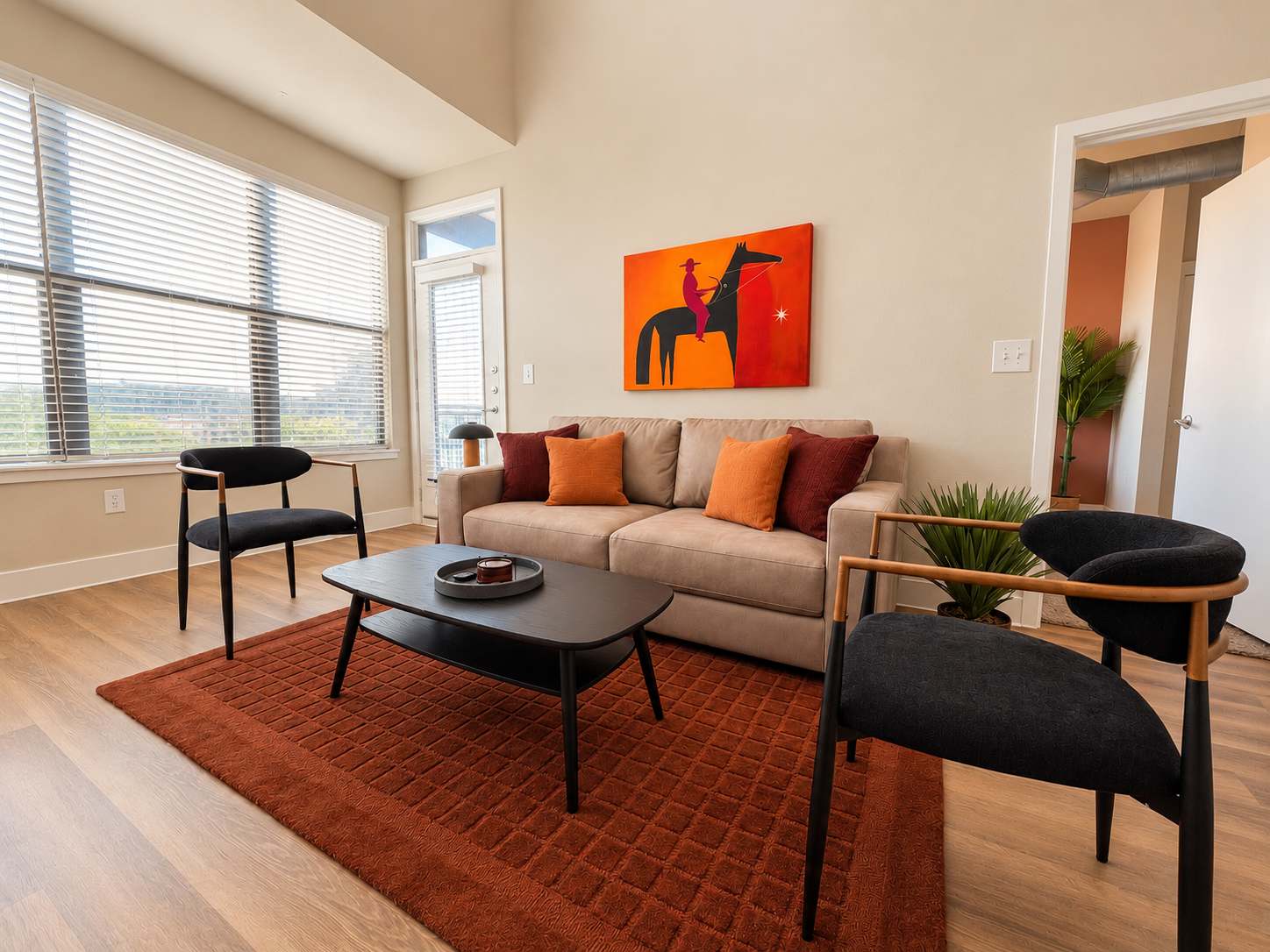 Urban Cowboy Loft - 2 Kings - Walk Downtown - Pool