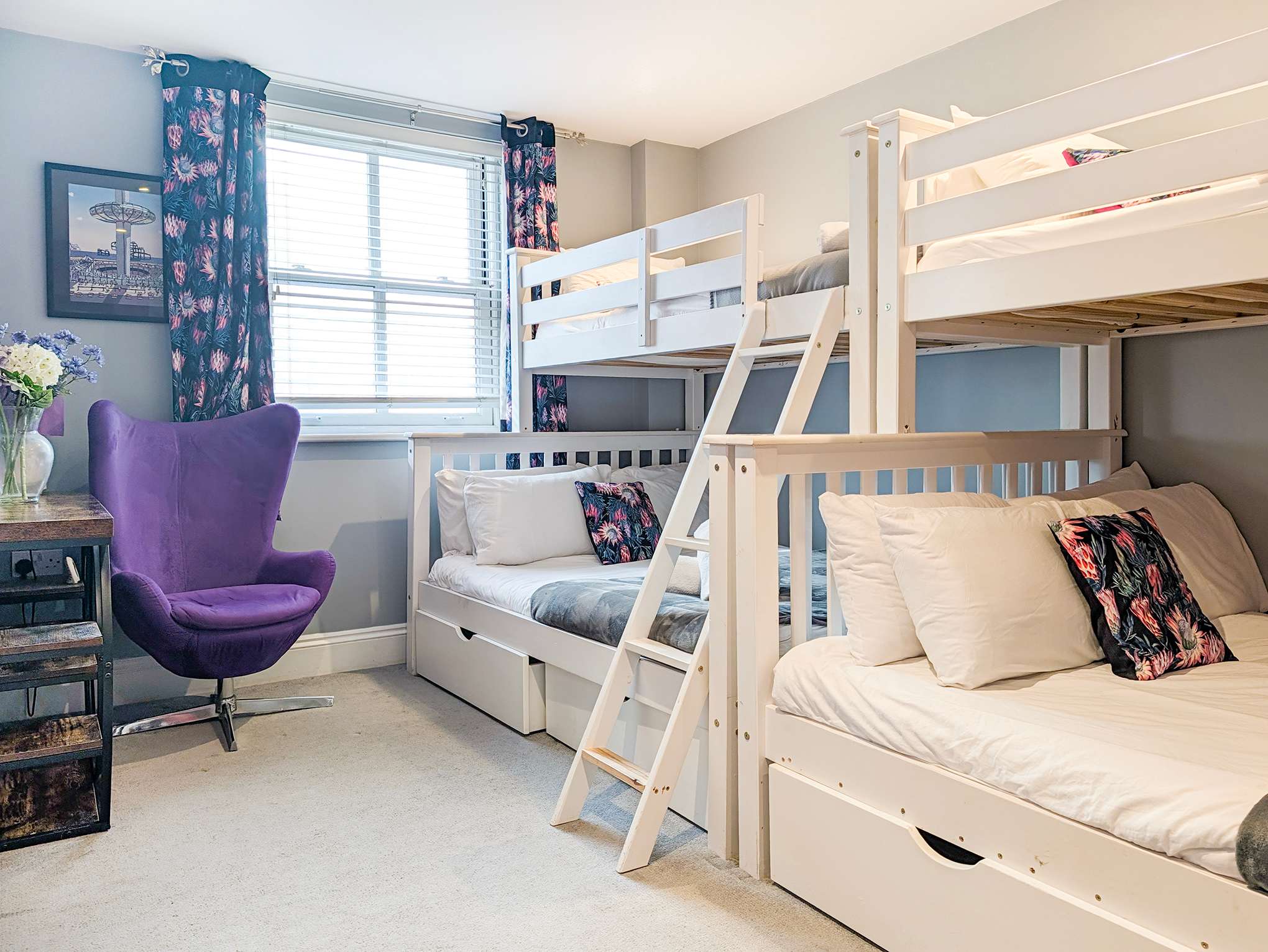 West Pier Beach - by Brighton Holiday Lets - Brighton Holiday Home - Image 11