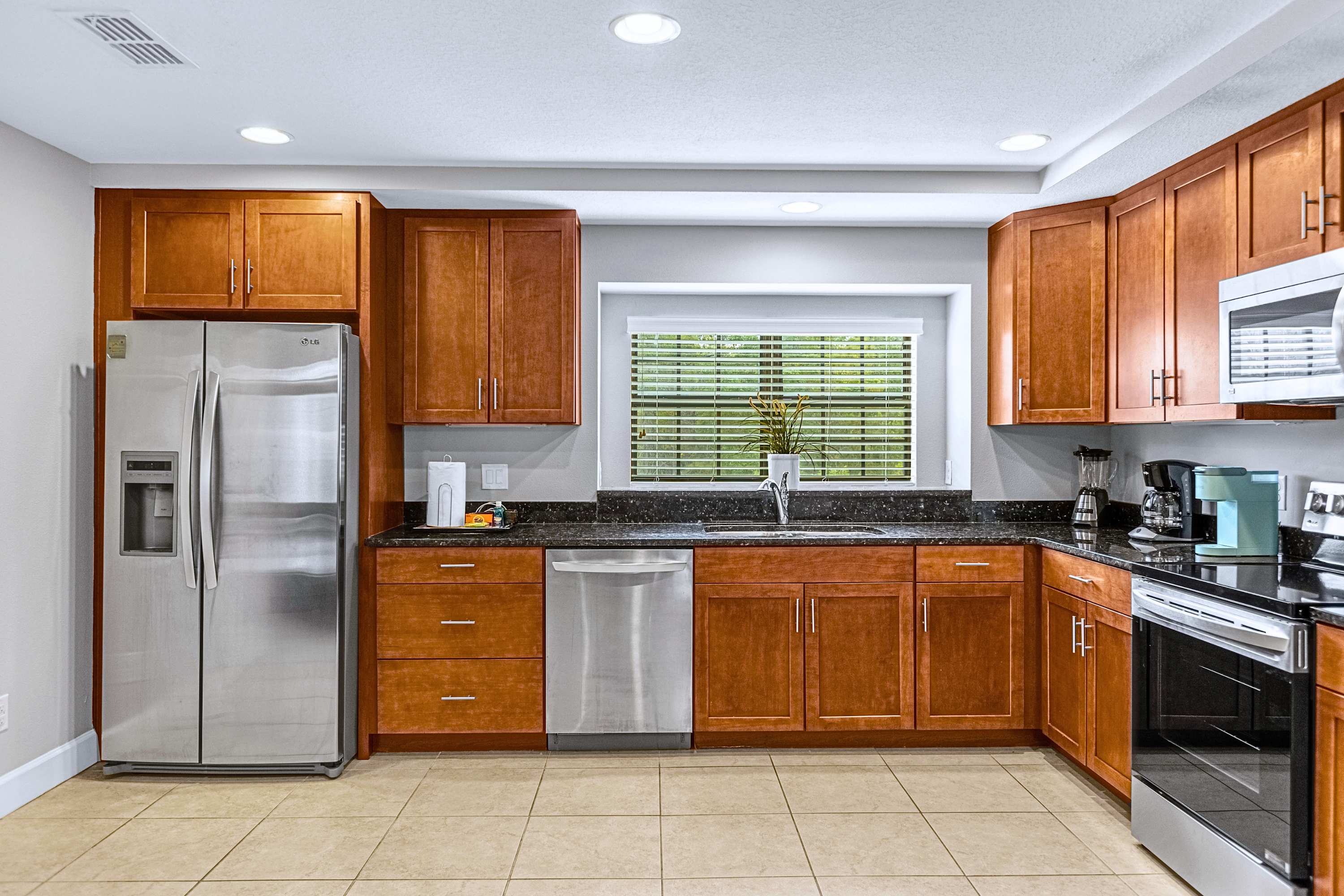 Family Vacation Home Near Disney with Resort Pool 3