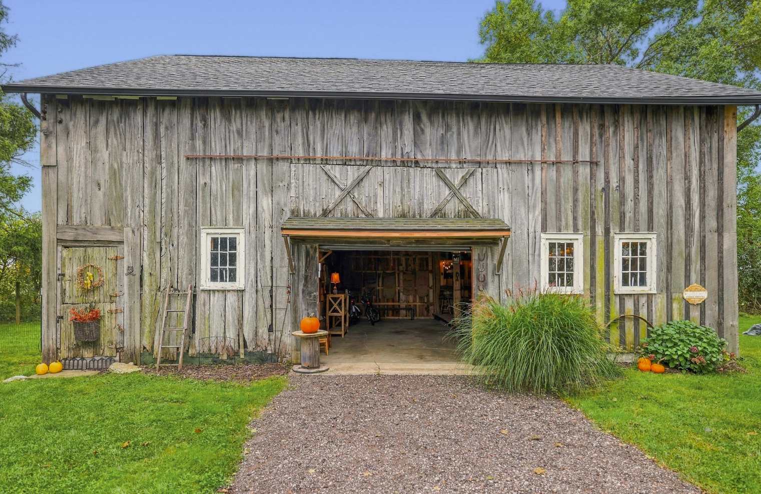 An iconic backdrop for fall family photos at a Harbor Country barn.