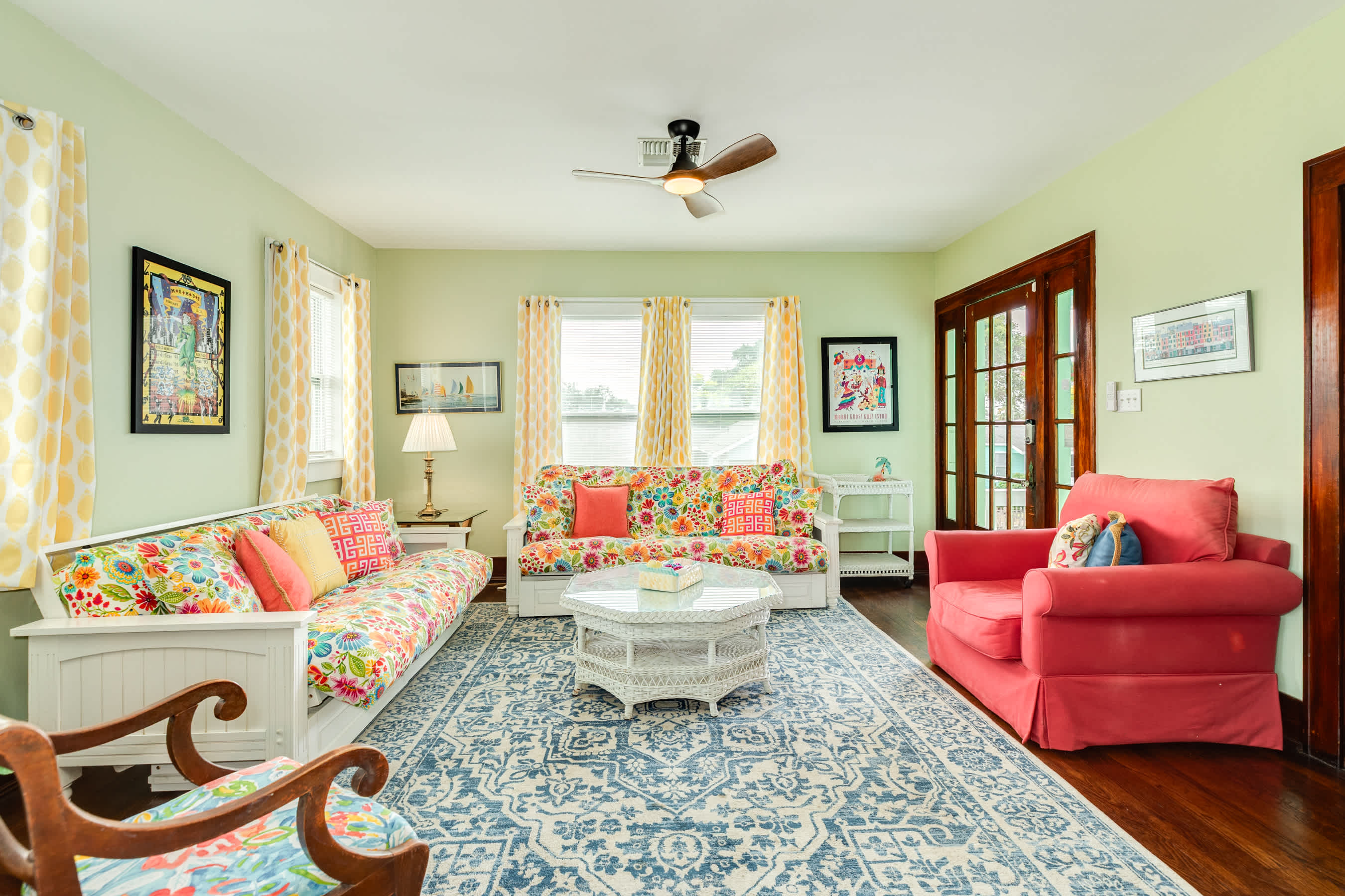 Blue Turtle Vintage Island Charm in Midtown 4
