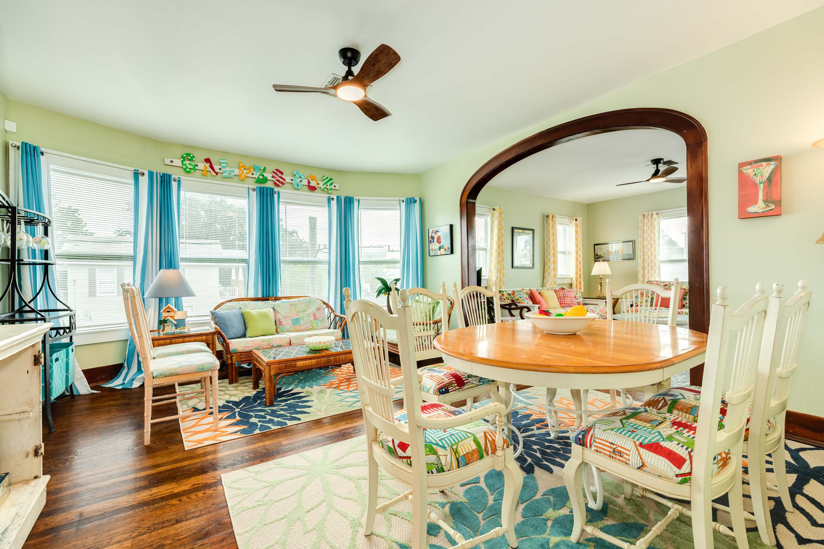 Blue Turtle Vintage Island Charm in Midtown 6