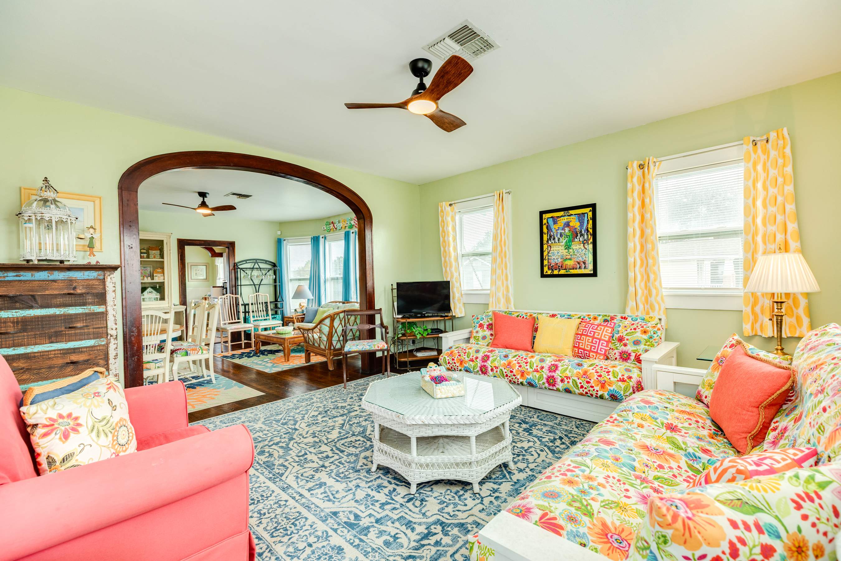 Blue Turtle Vintage Island Charm in Midtown 5