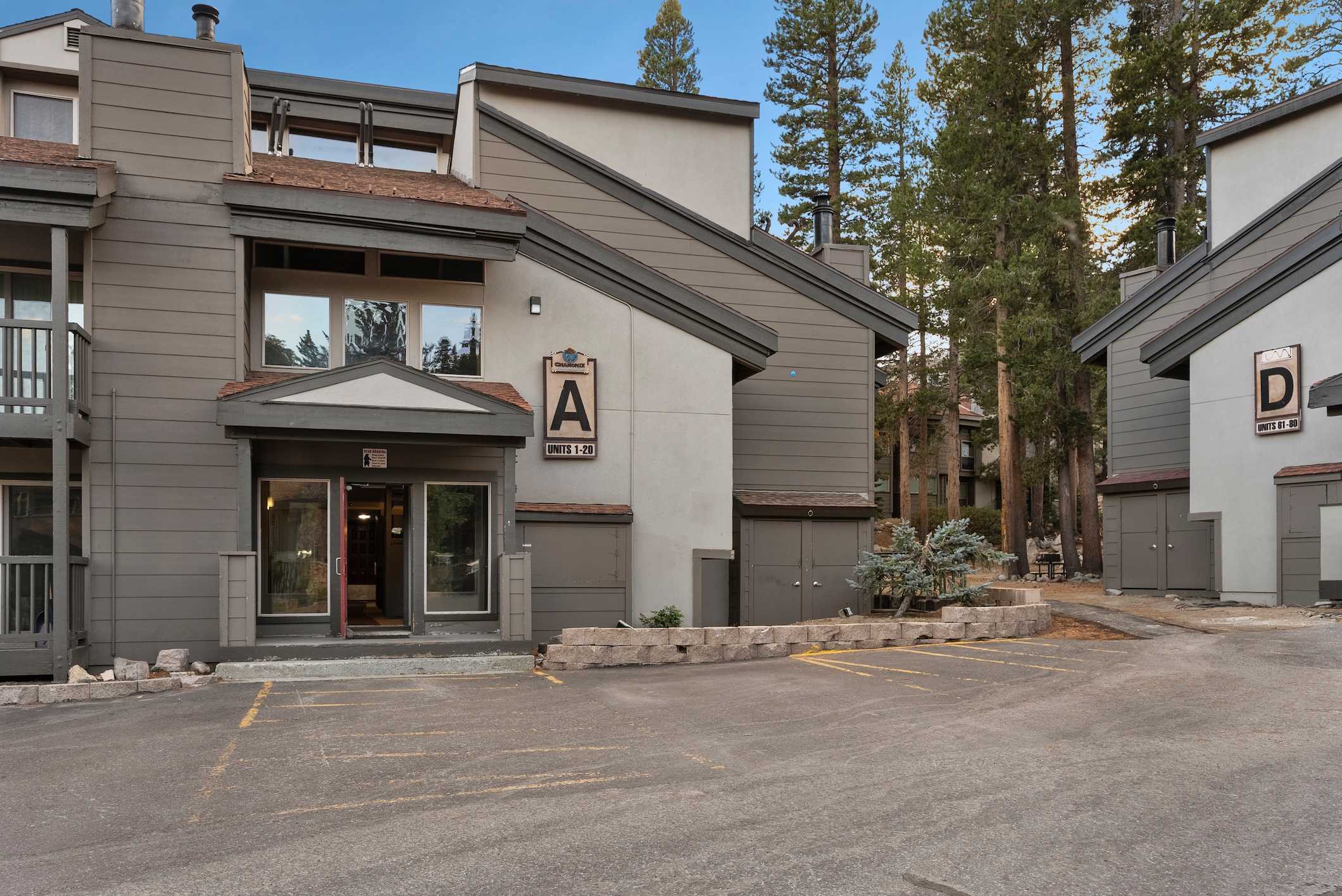 Walking distance to the Canyon Lodge and the Village Gondola